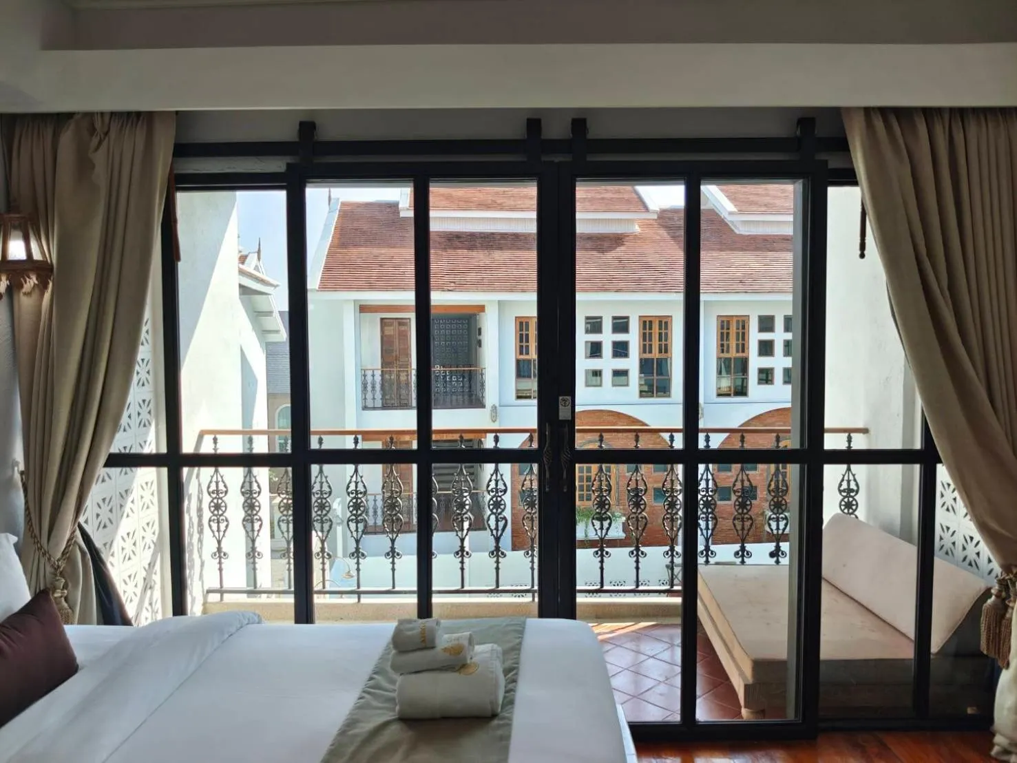 Balcony/Terrace, Bed in Lanna Oriental Hotel