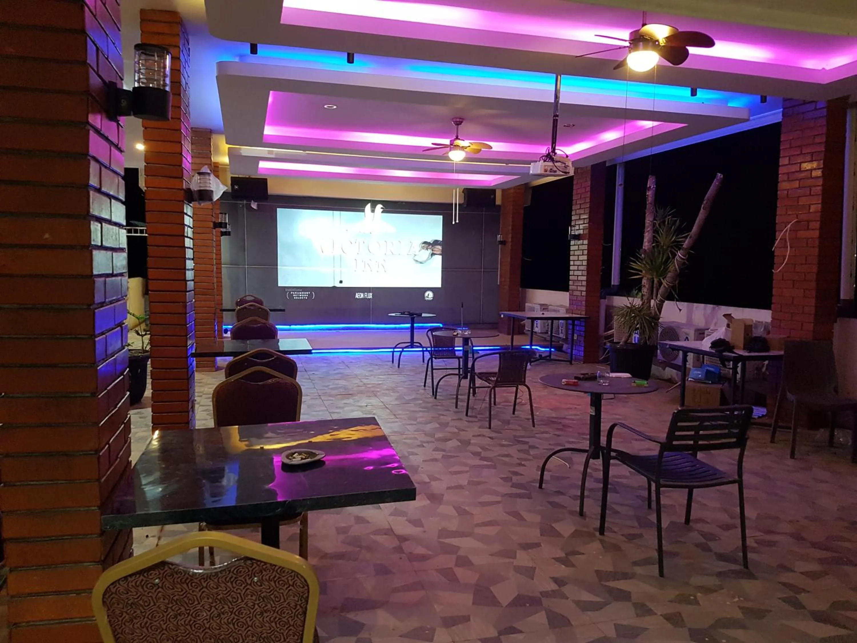 Restaurant/places to eat in VICTORIA INN