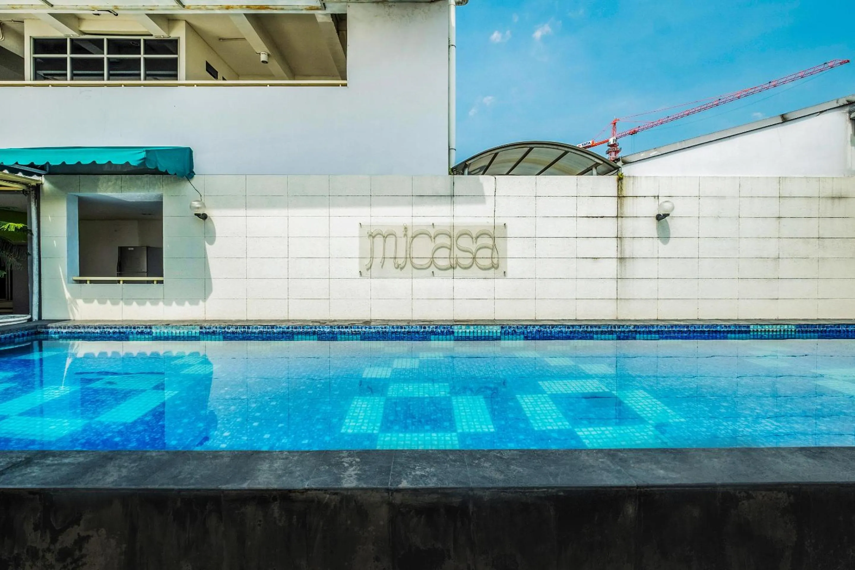 Swimming pool in Collection O 818 Micasa Residence
