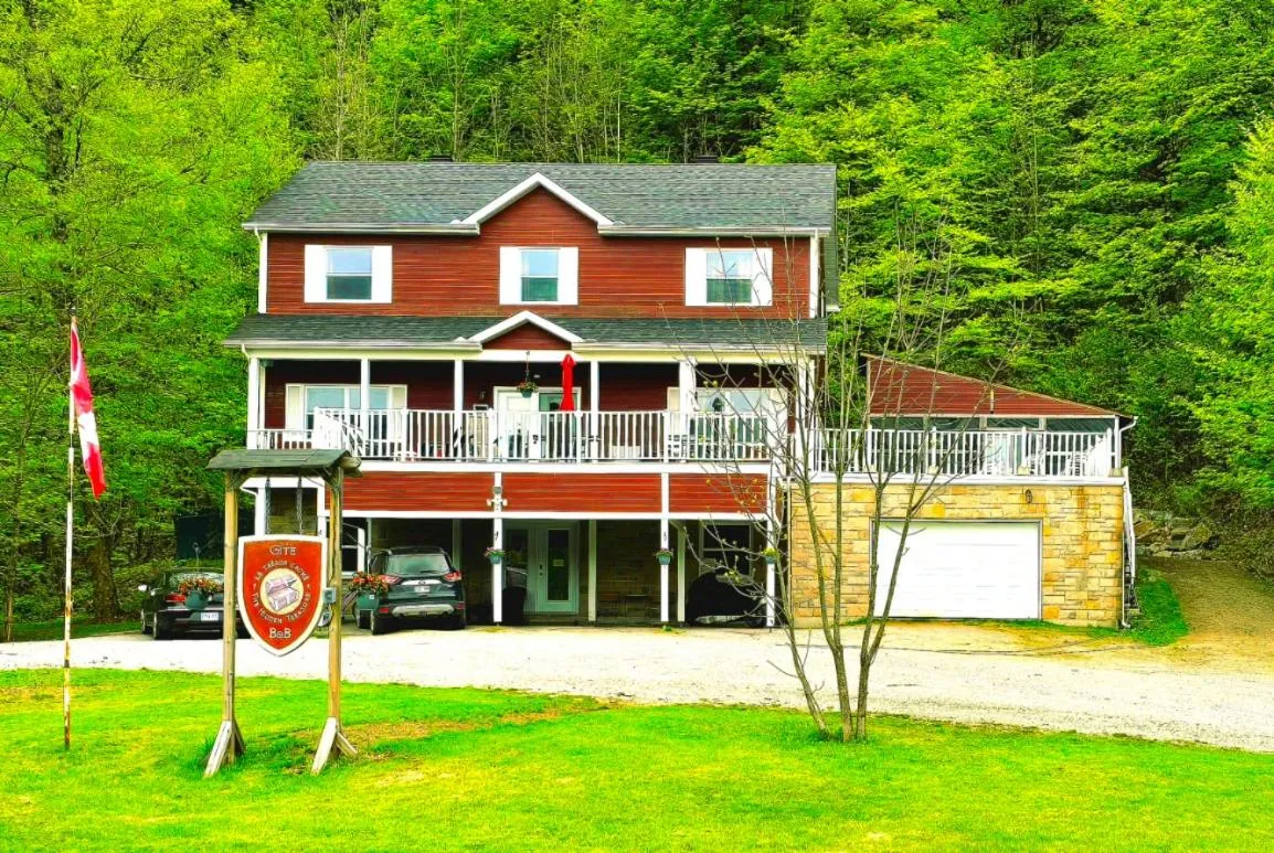 Gîte Le Trésor Caché Bed & Breakfast