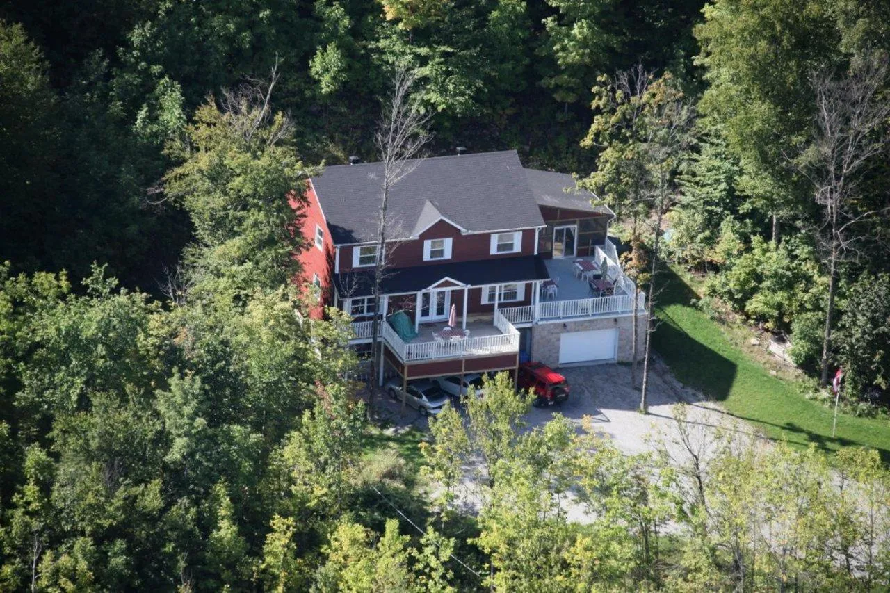 Property building in Gîte Le Trésor Caché Bed & Breakfast