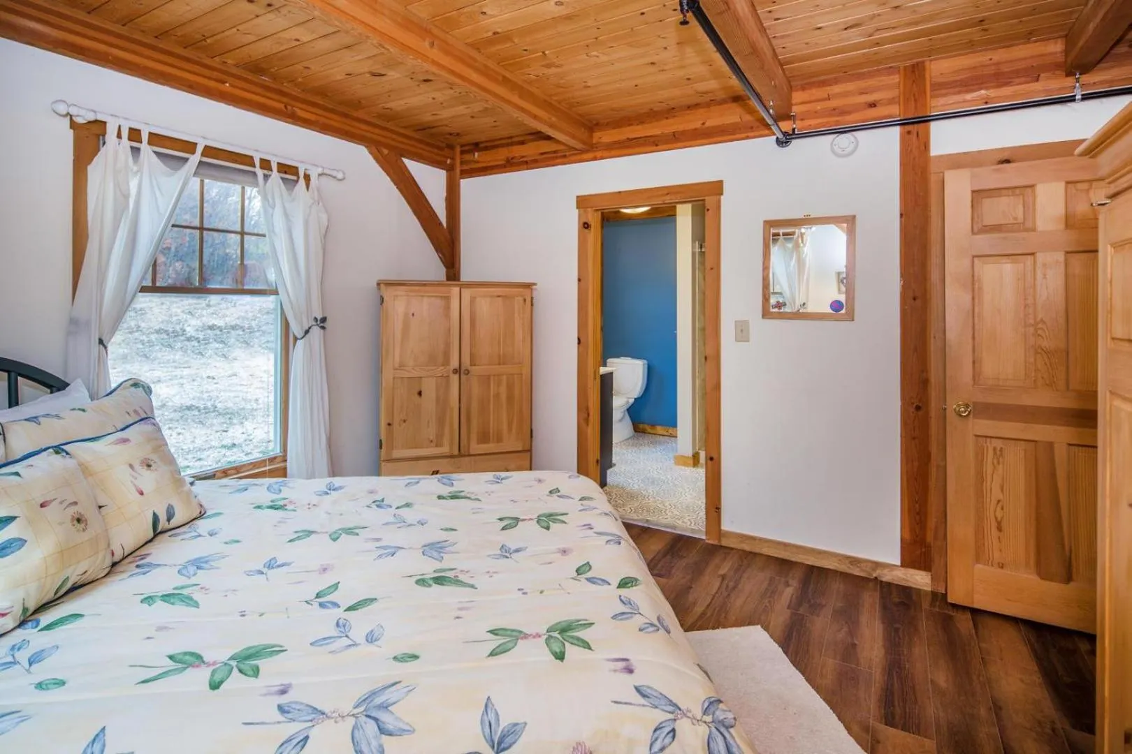 Bed in Viewmont Chalet