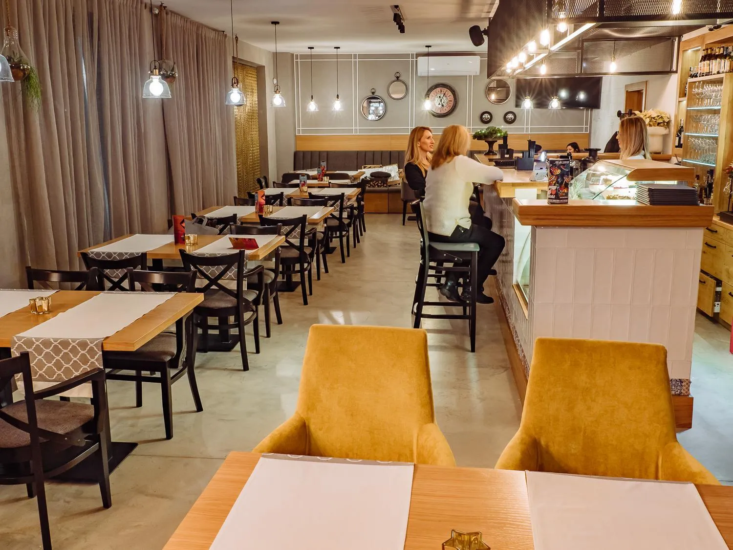 Restaurant/places to eat in Hotel Chrobrego9