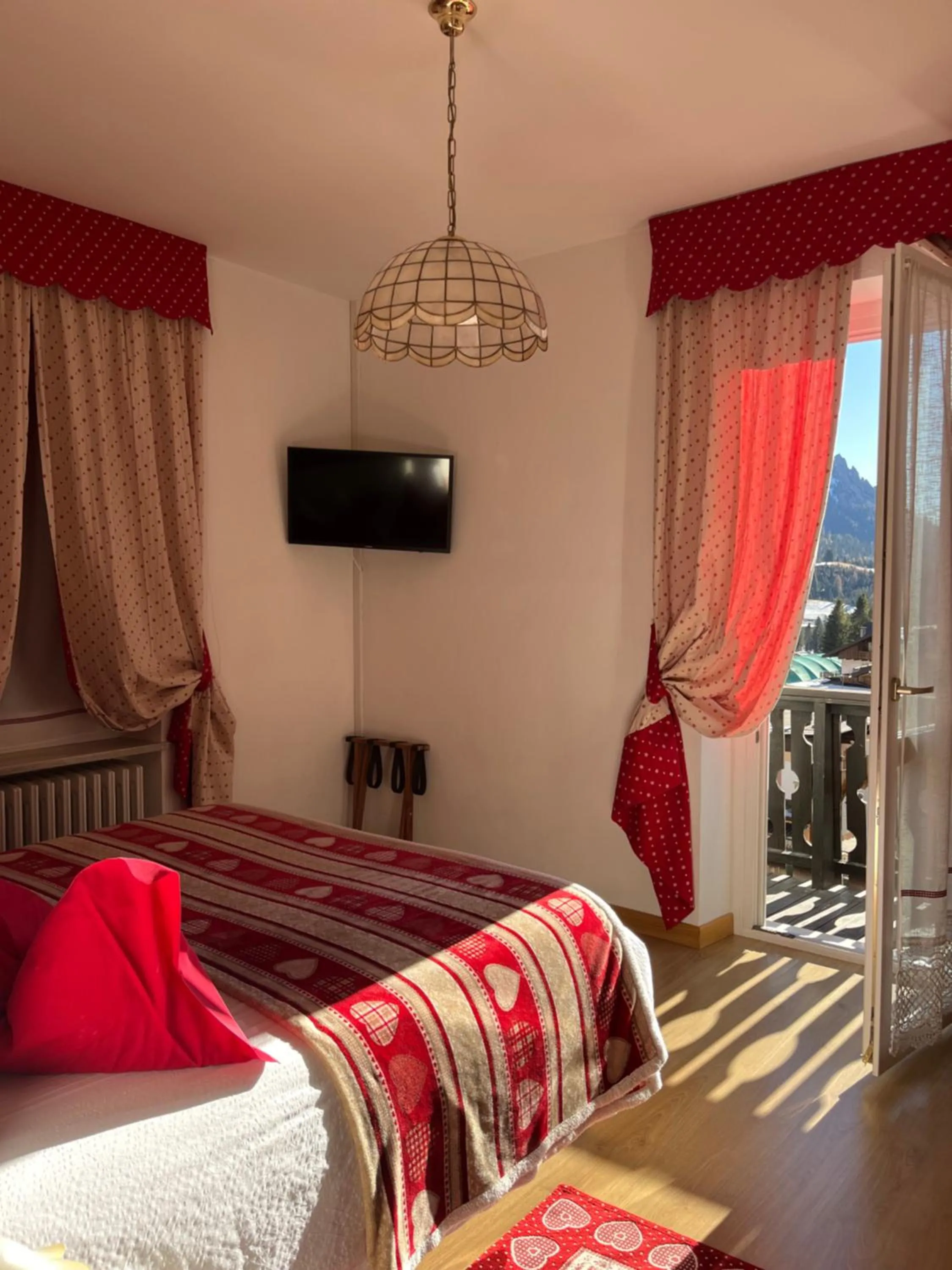 Bedroom, Bed in Hotel Garni Suisse