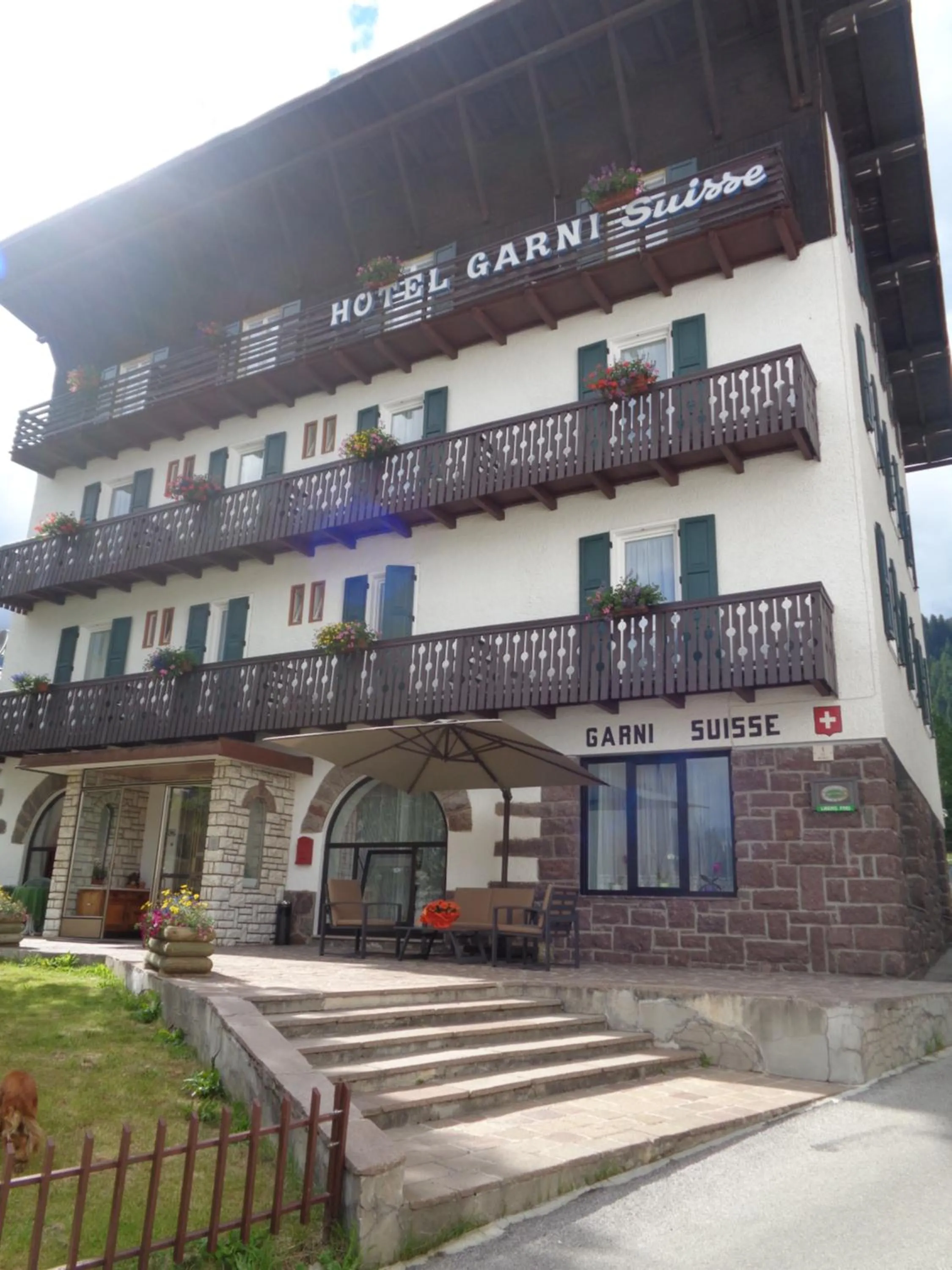 Facade/entrance in Hotel Garni Suisse