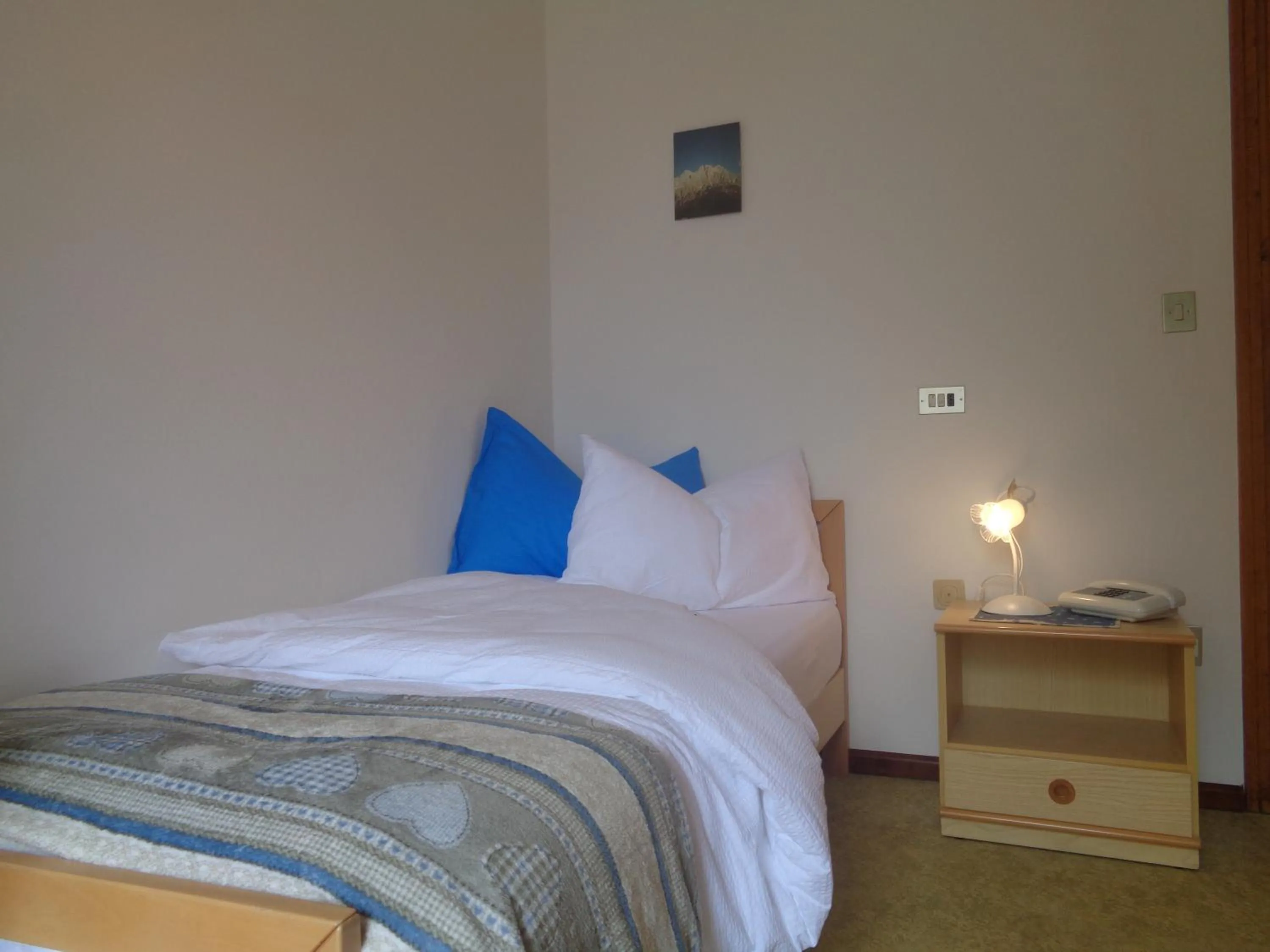 Bedroom, Bed in Hotel Garni Suisse