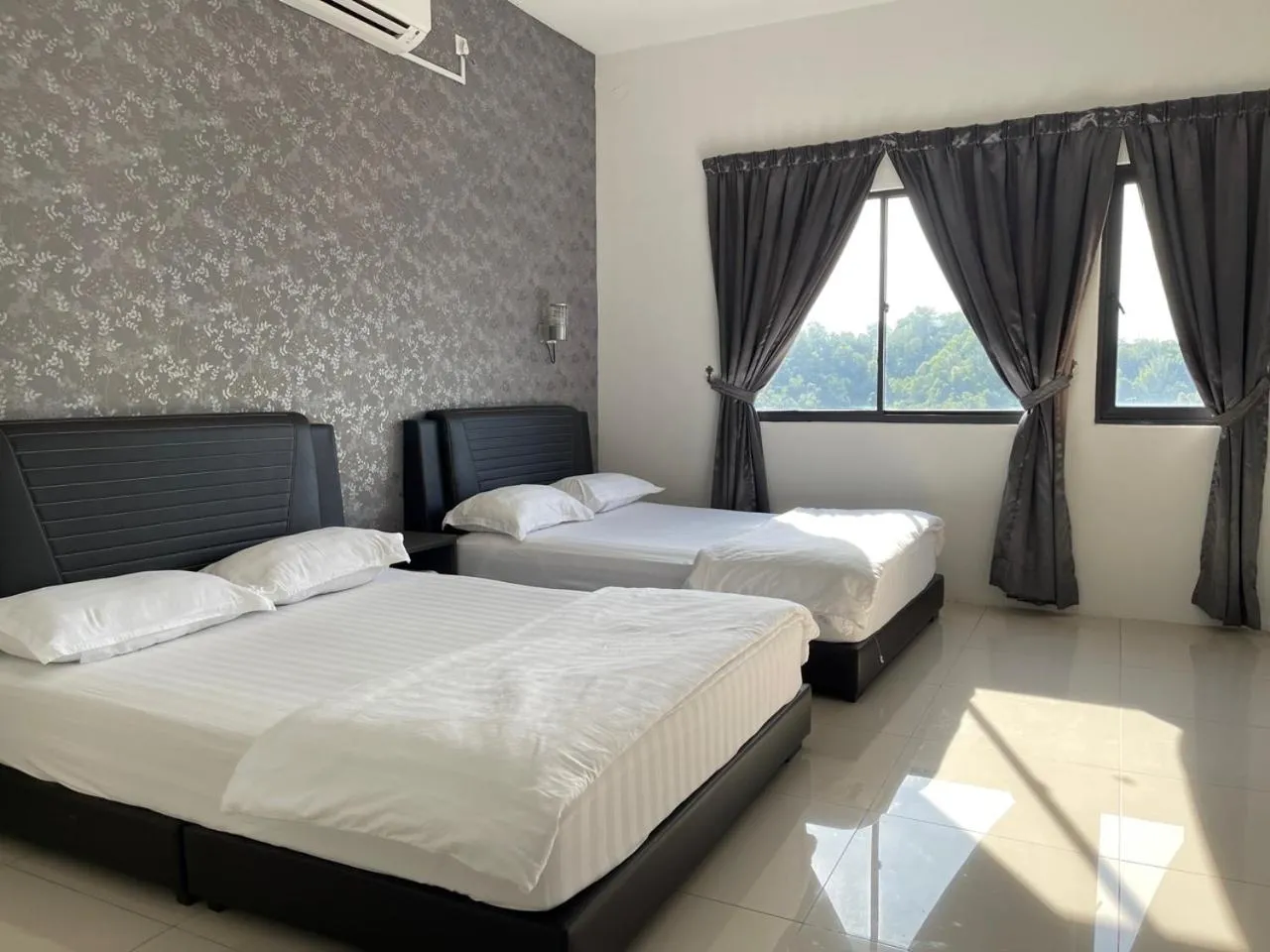 Apartment with City View in Sunny Seaview@Icon Residence
