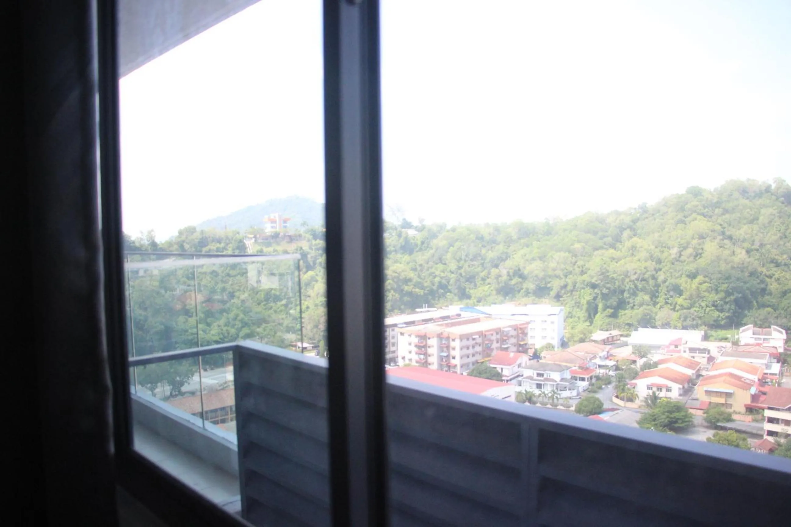 Apartment with City View in Sunny Seaview@Icon Residence
