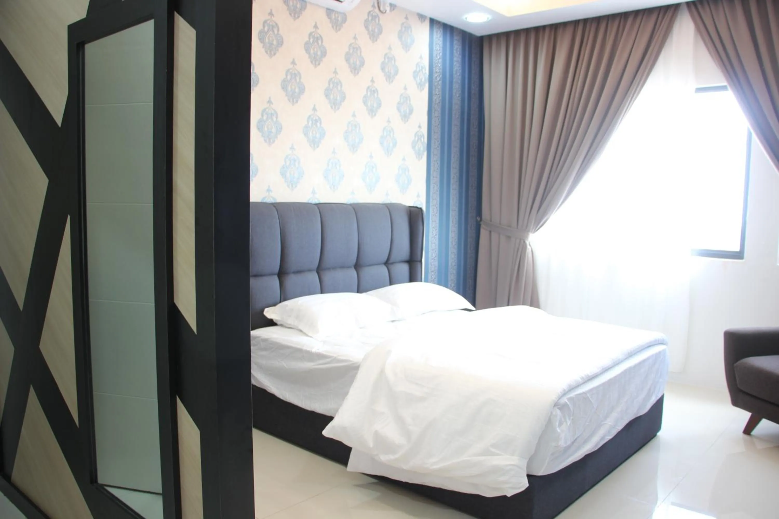 Sunny Seaview@Icon Residence