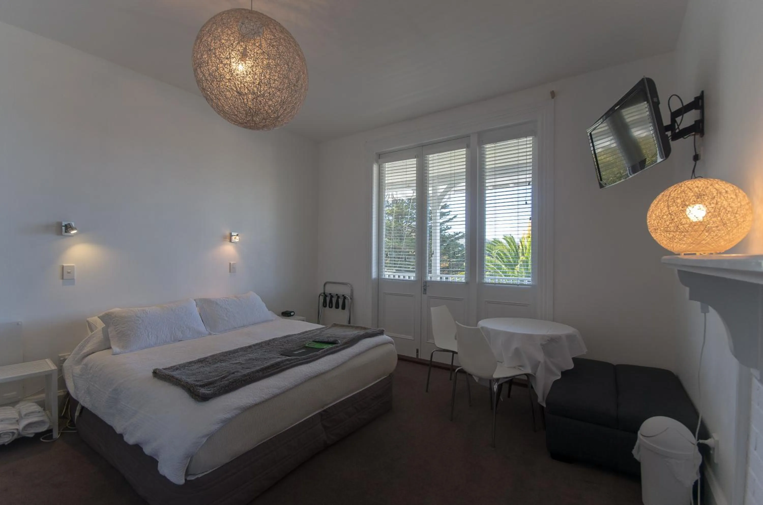 Bed in Ōtoromiro Hotel