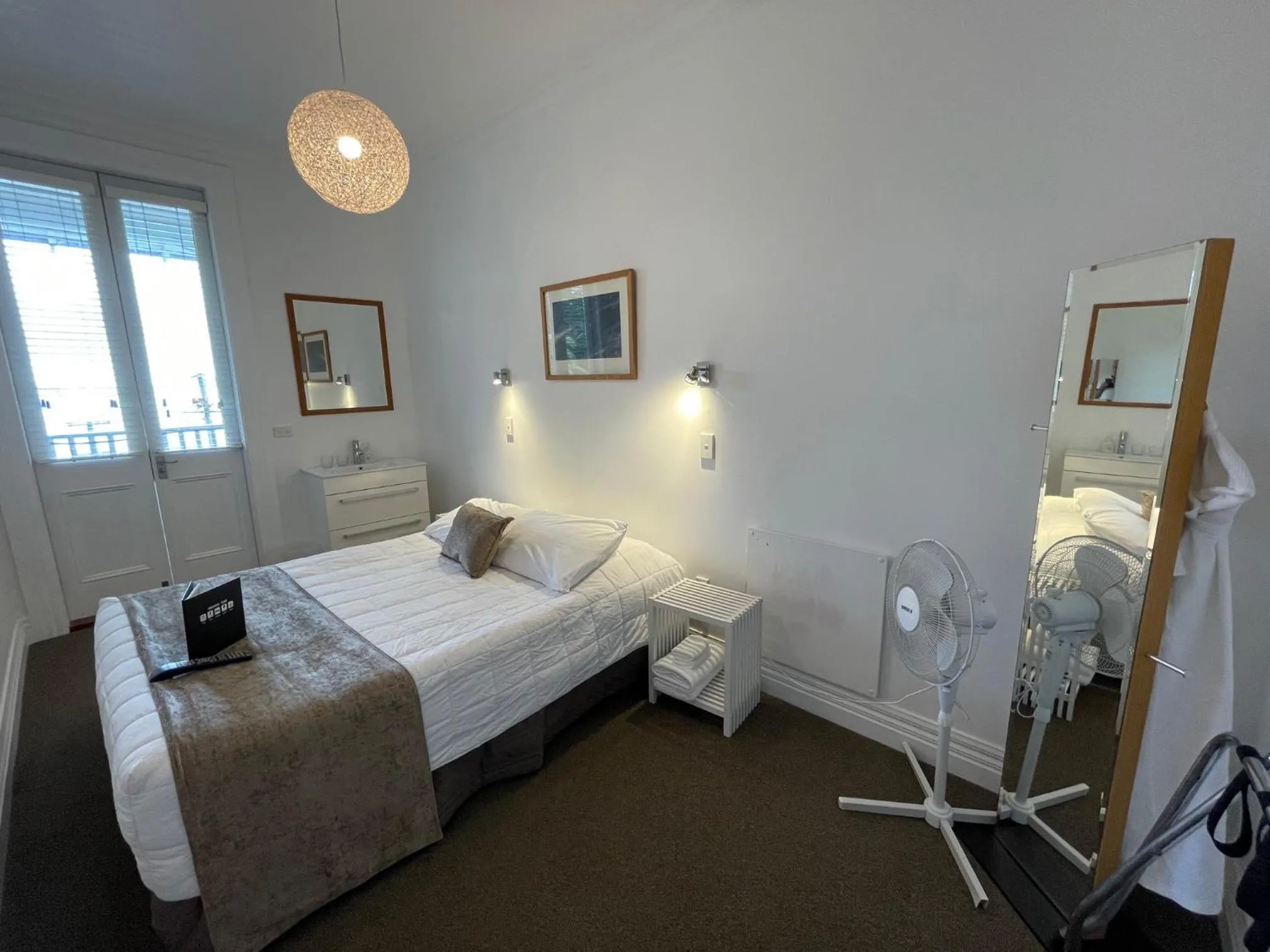 Bed in Ōtoromiro Hotel