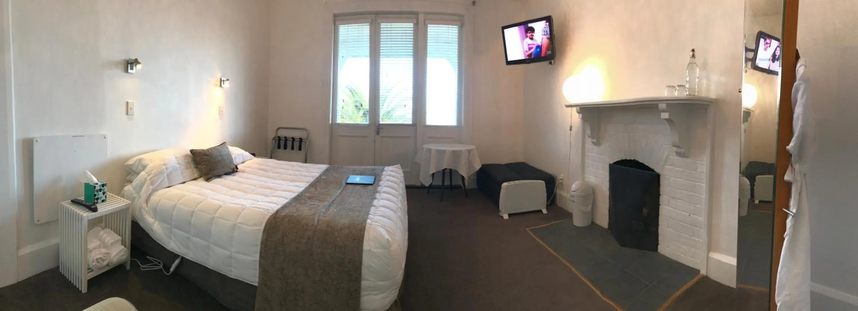 Bed in Ōtoromiro Hotel