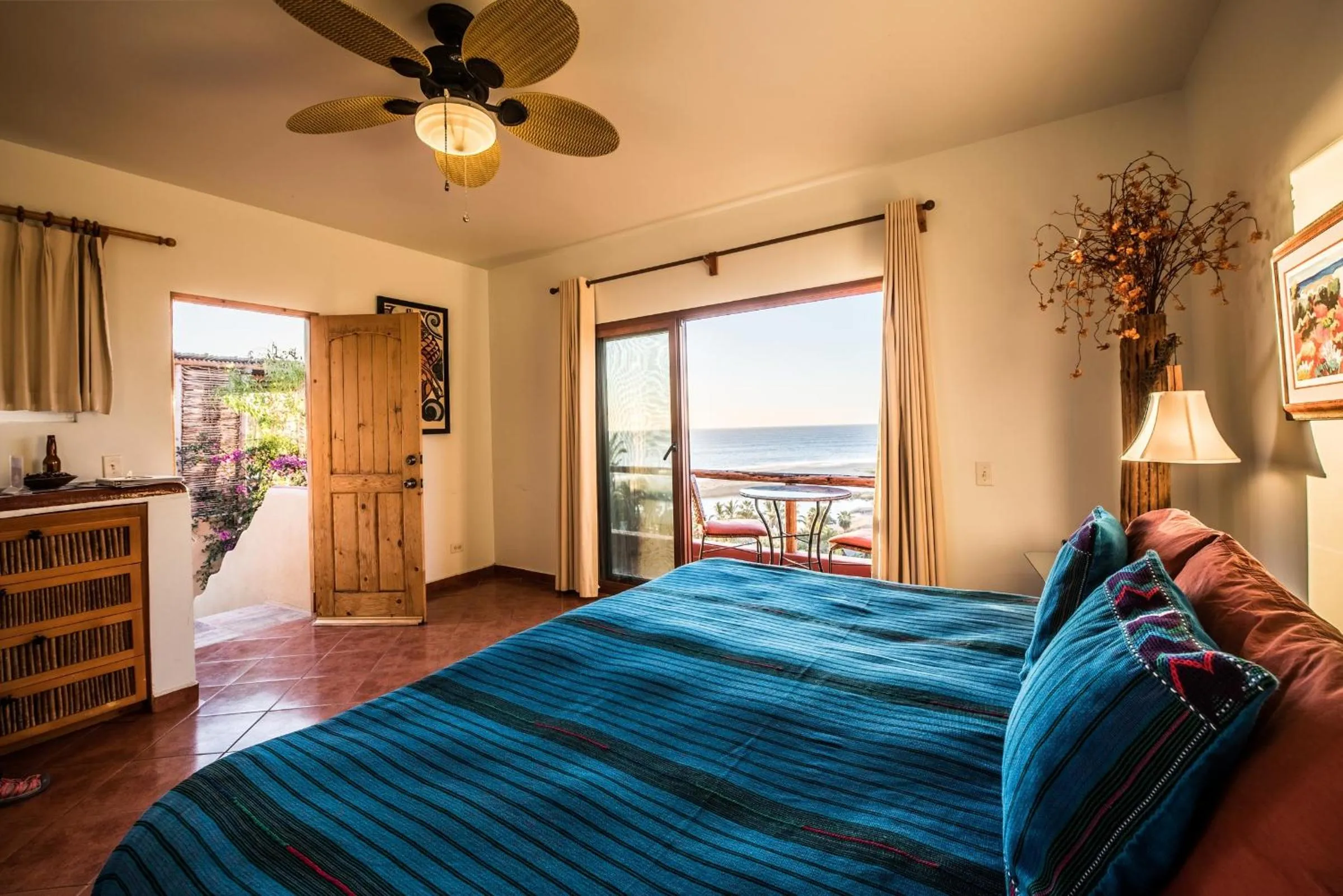 Photo of the whole room, Bed in Los Colibris Casitas