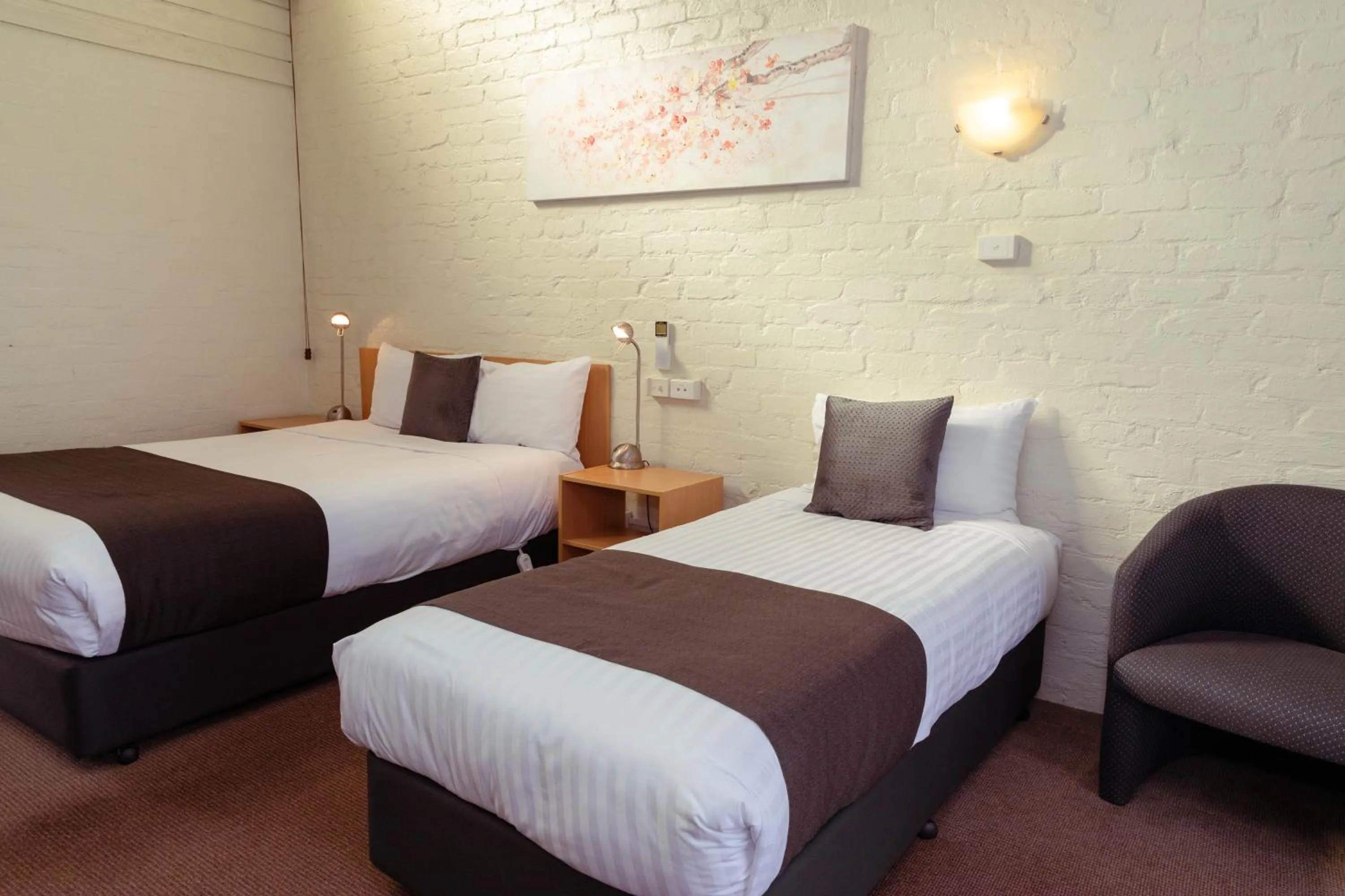 Bed in Barclay Motor Inn