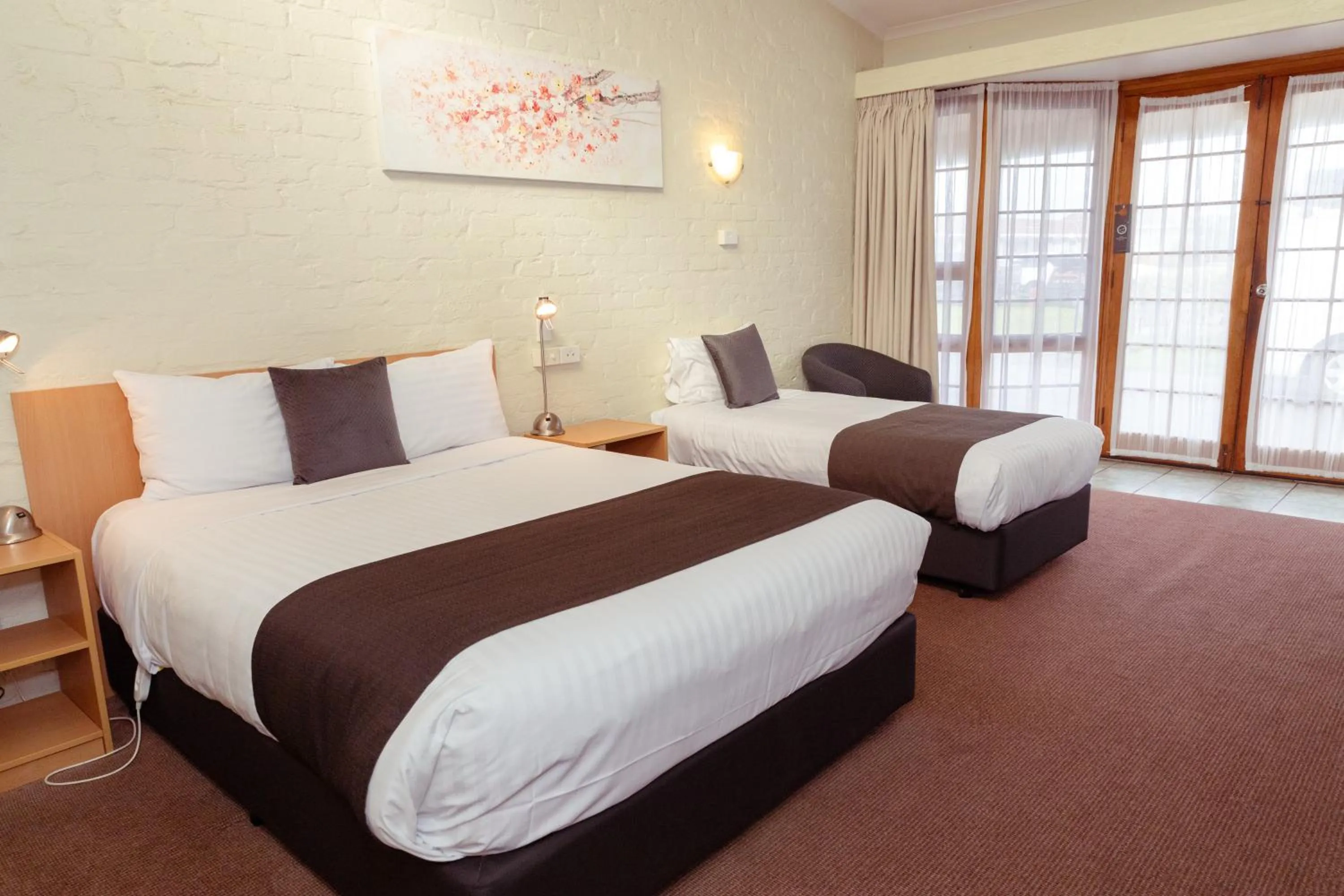 Bed in Barclay Motor Inn