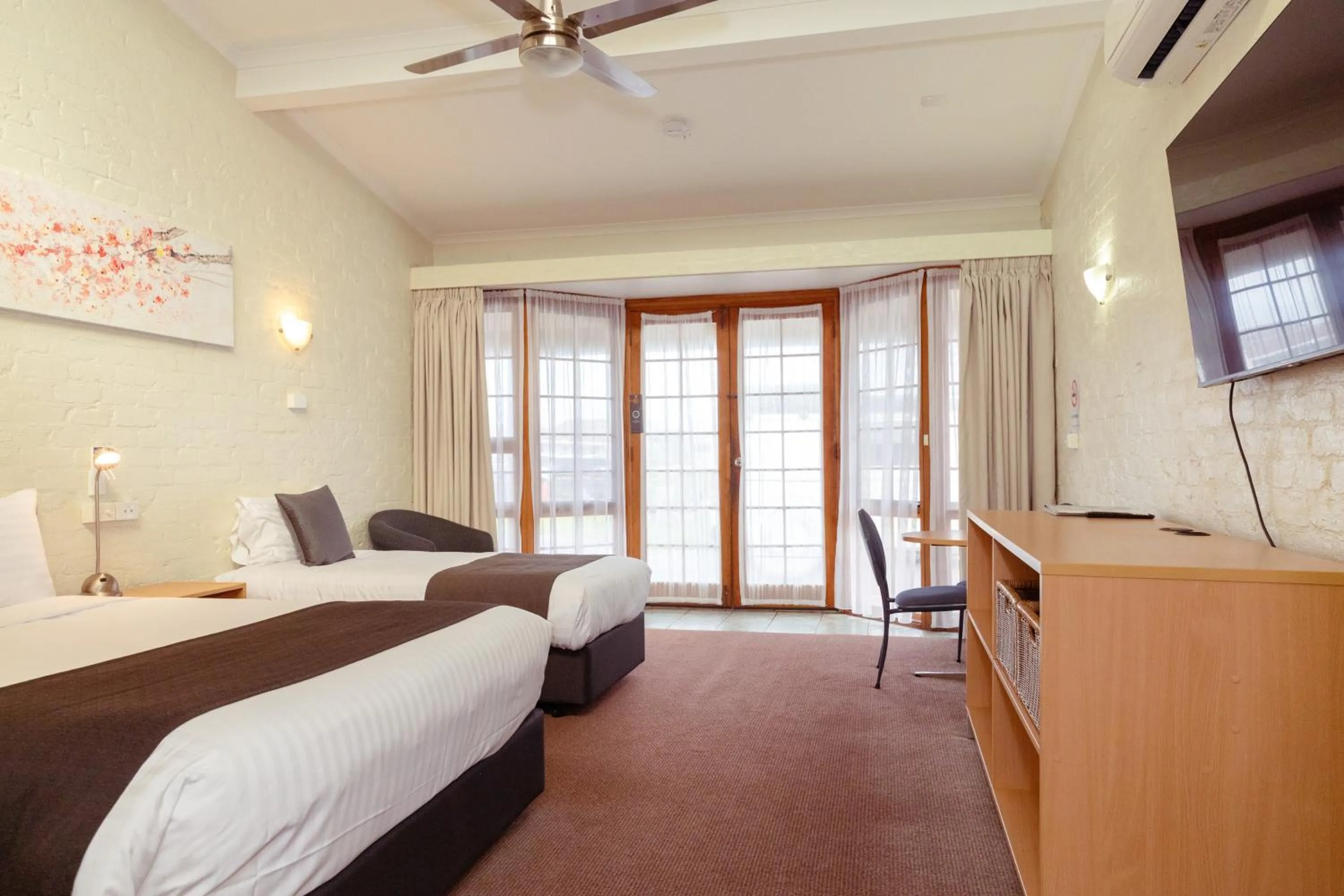 Bed in Barclay Motor Inn