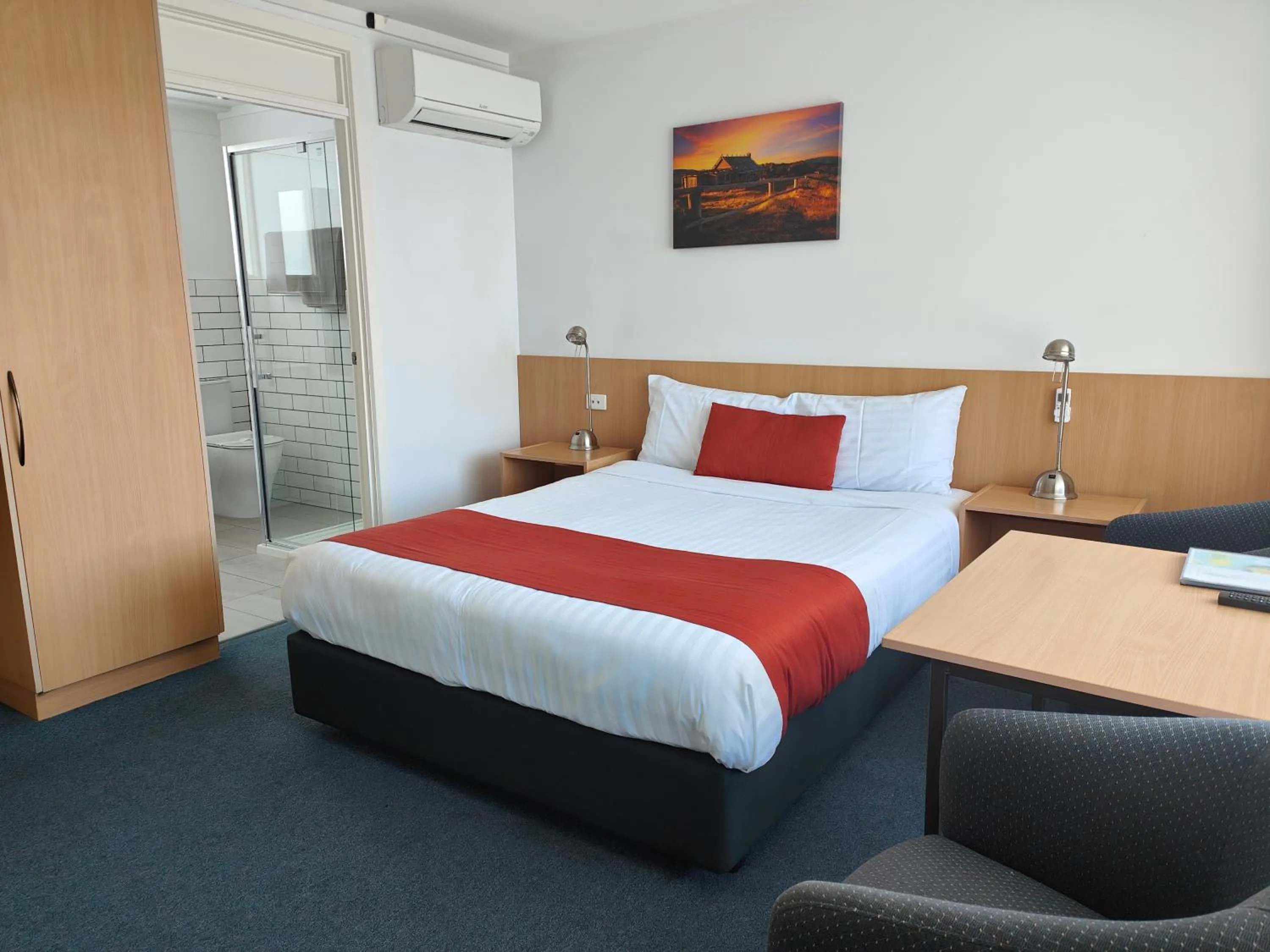 Bed in Barclay Motor Inn