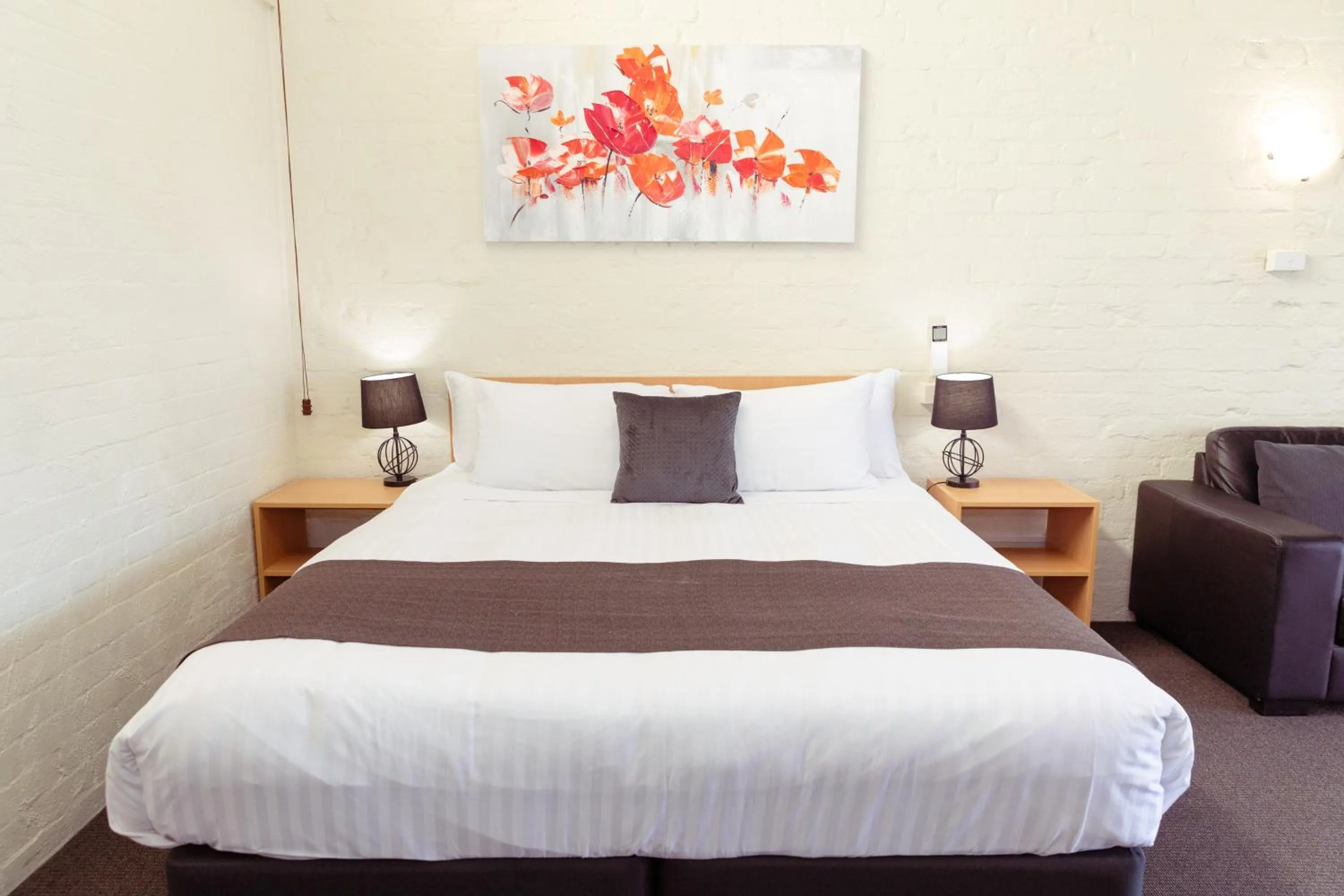 Bed in Barclay Motor Inn