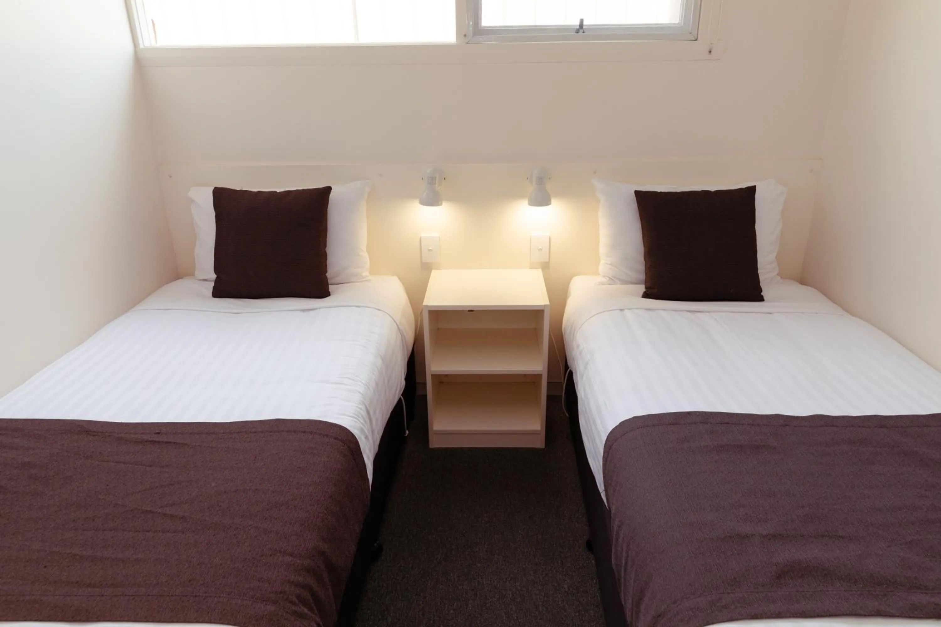 Bed in Barclay Motor Inn