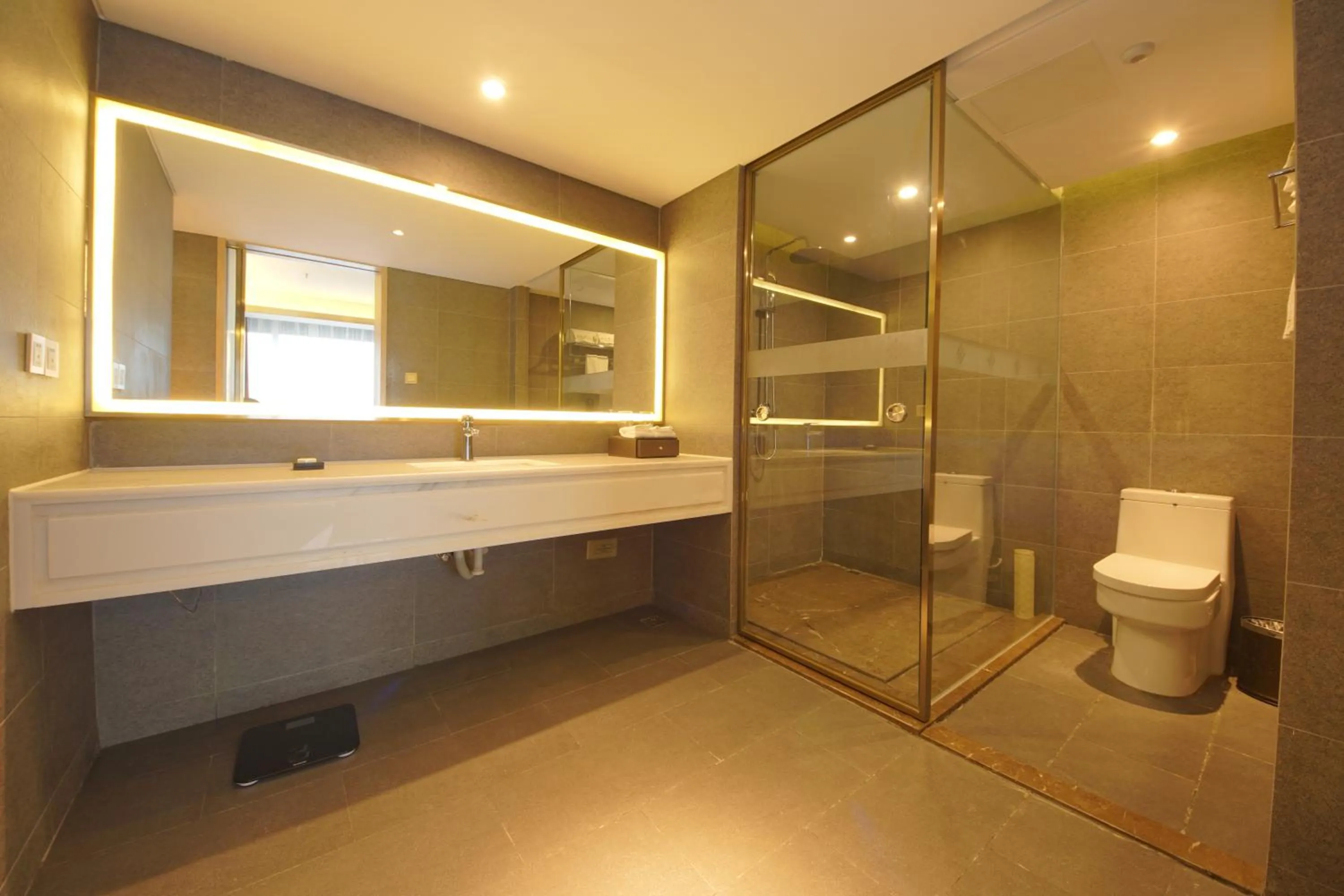 Bathroom in Chengdu Jiuzhaigou Hotel