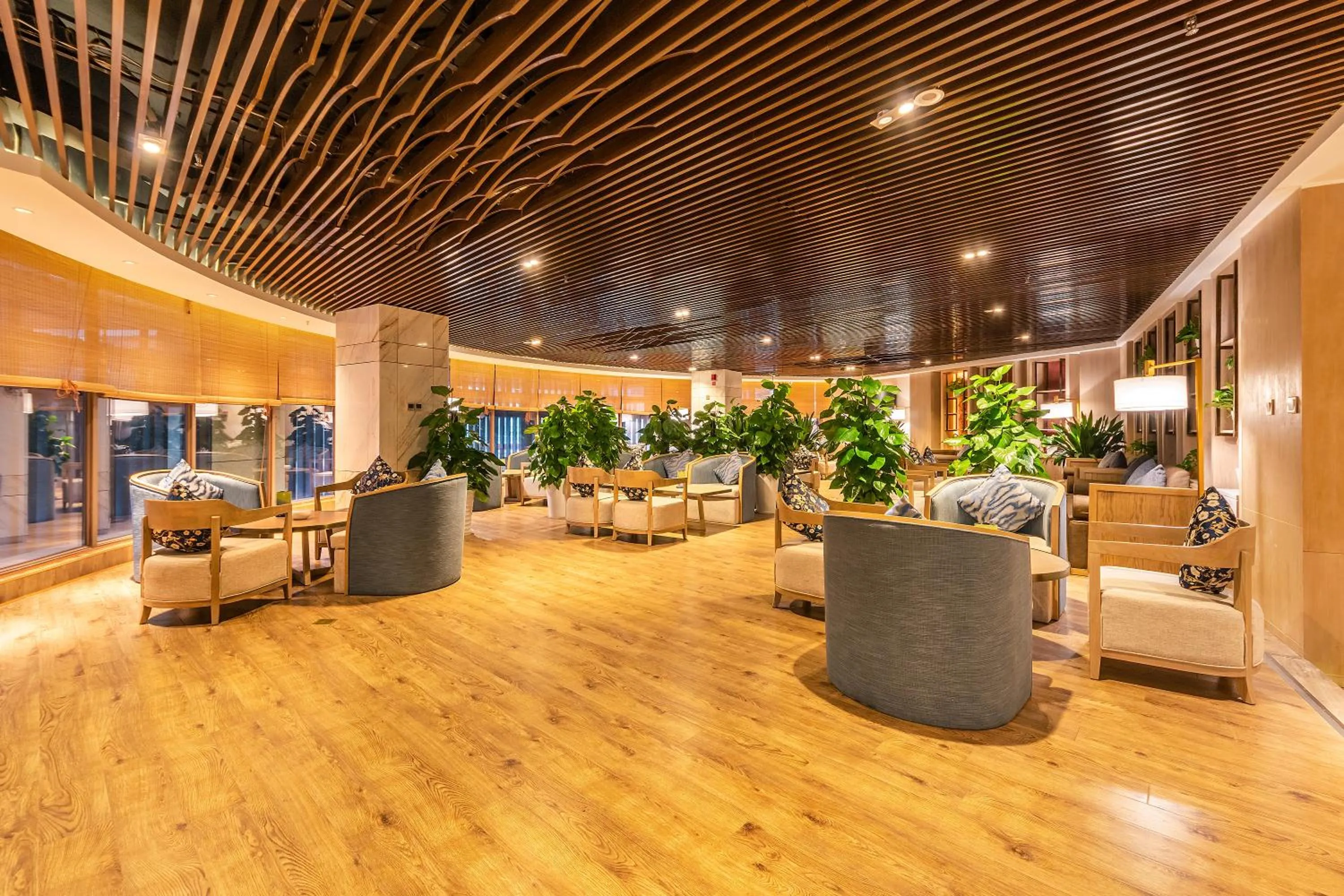 Seating area in Chengdu Jiuzhaigou Hotel