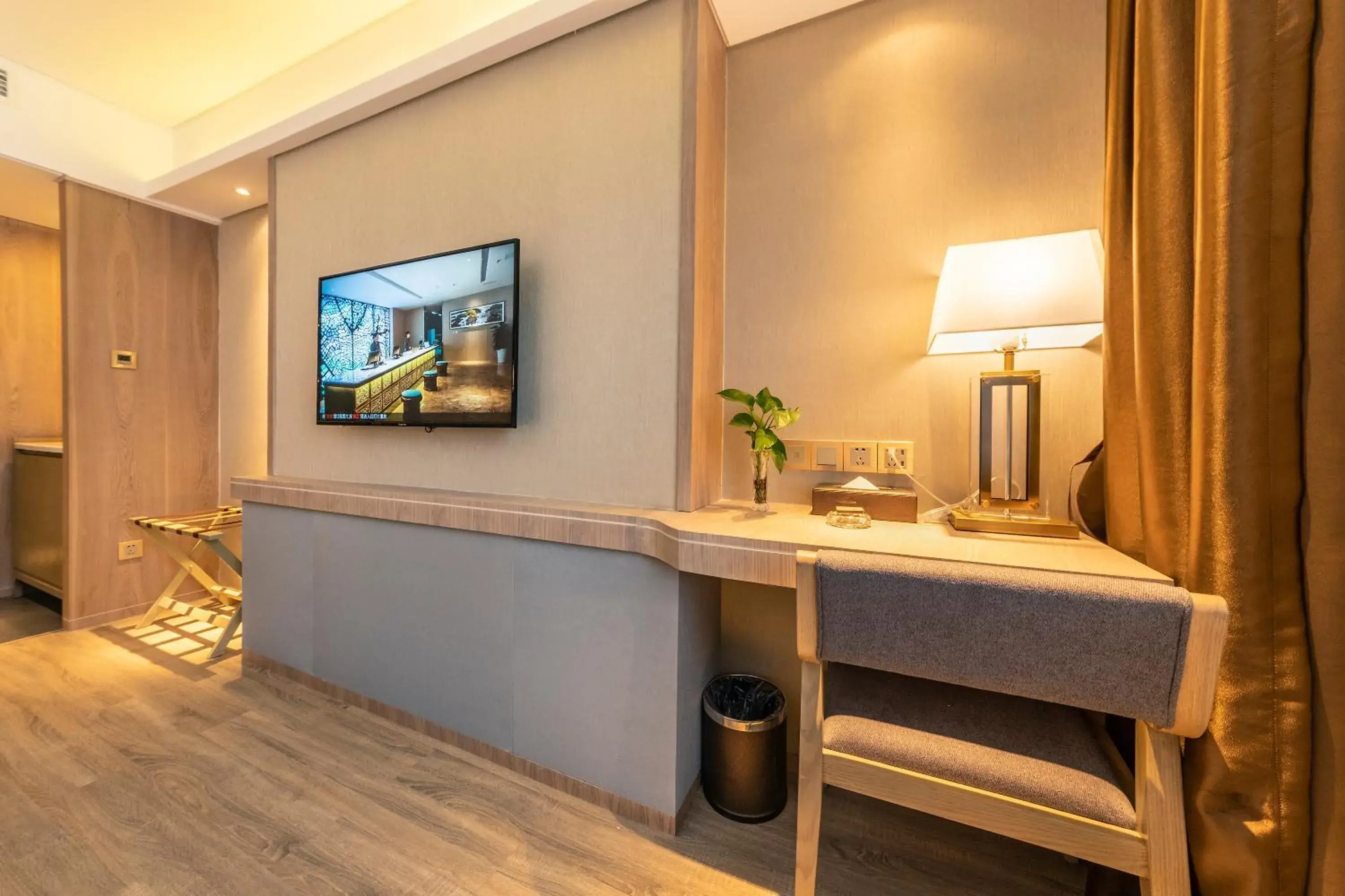 Superior King Room - single occupancy in Chengdu Jiuzhaigou Hotel Superior King Room - single occupancy in Chengdu Jiuzhaigou Hotel