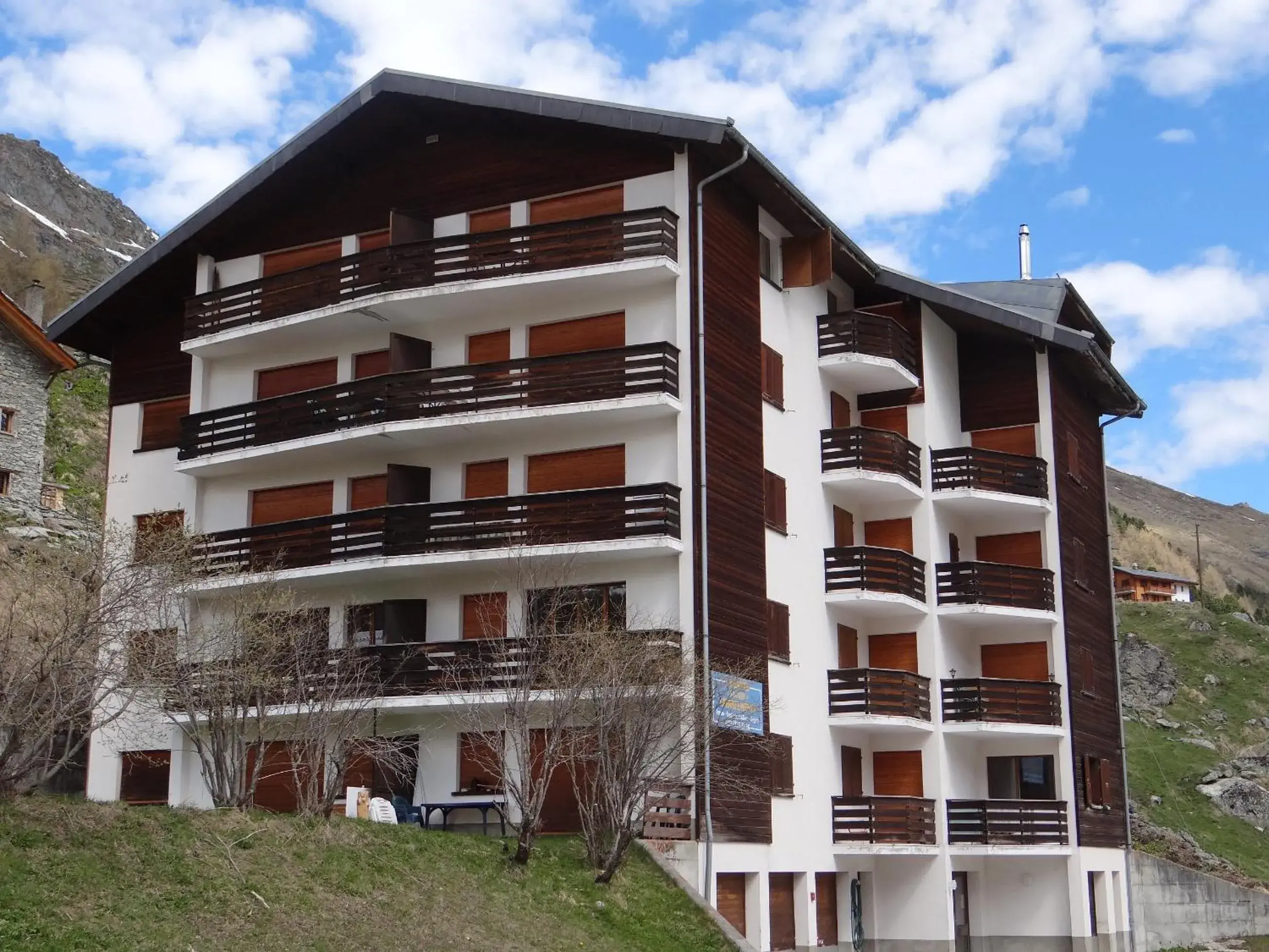 Arolles 303 Arolles 303