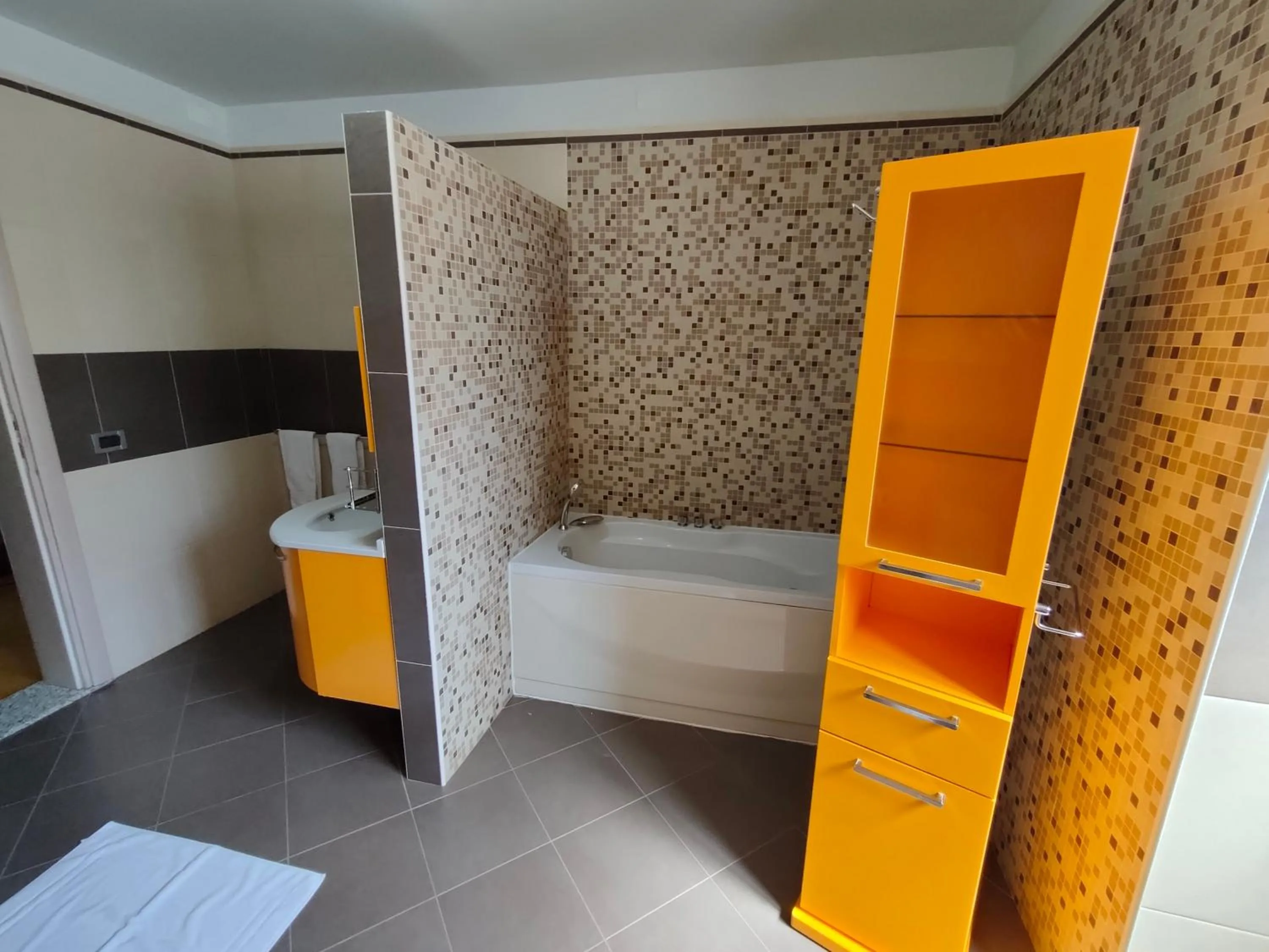 Bathroom, Bed in Pombas Brancas Resort