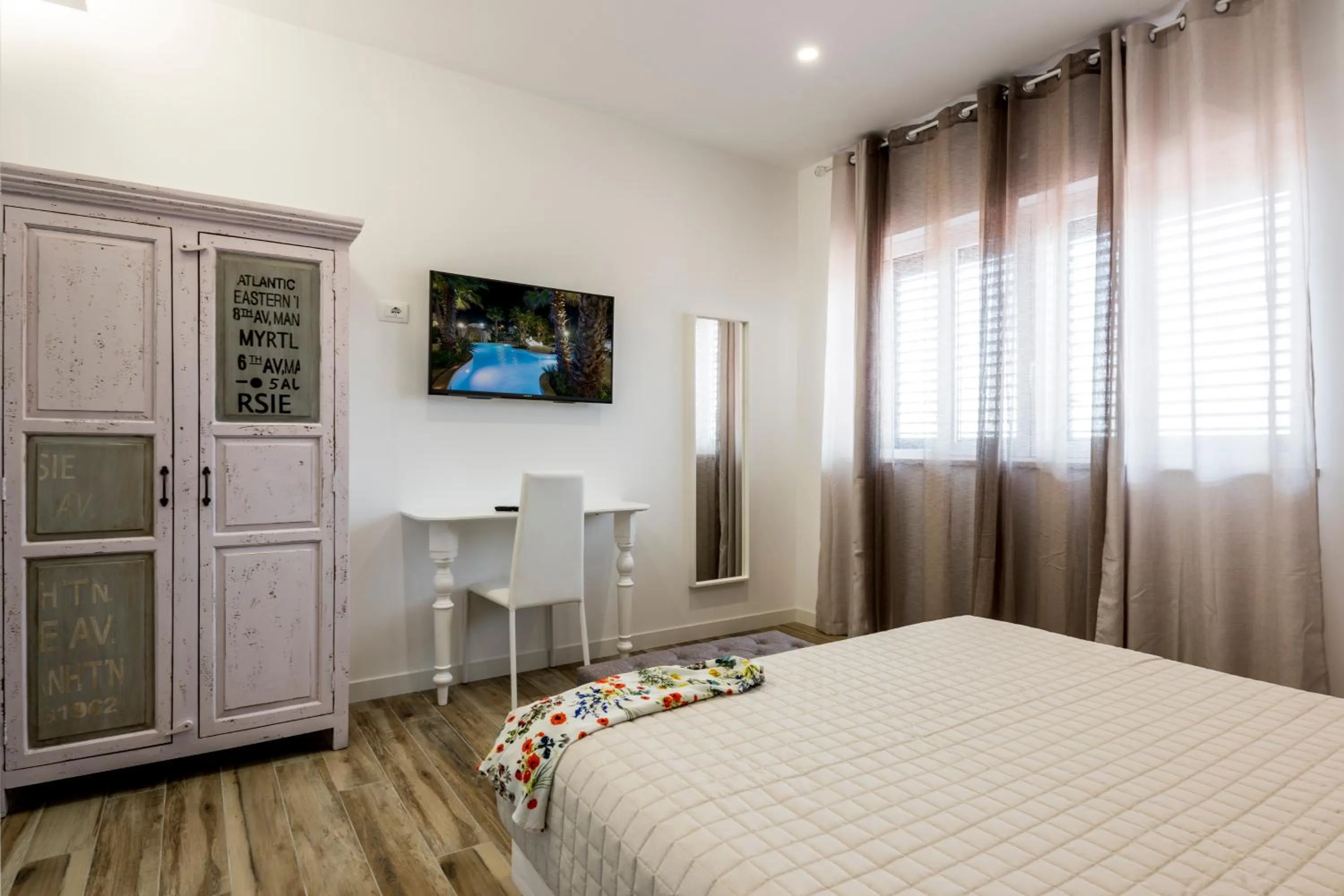 TV and multimedia, Bed in Il Parco dei Poeti B&B