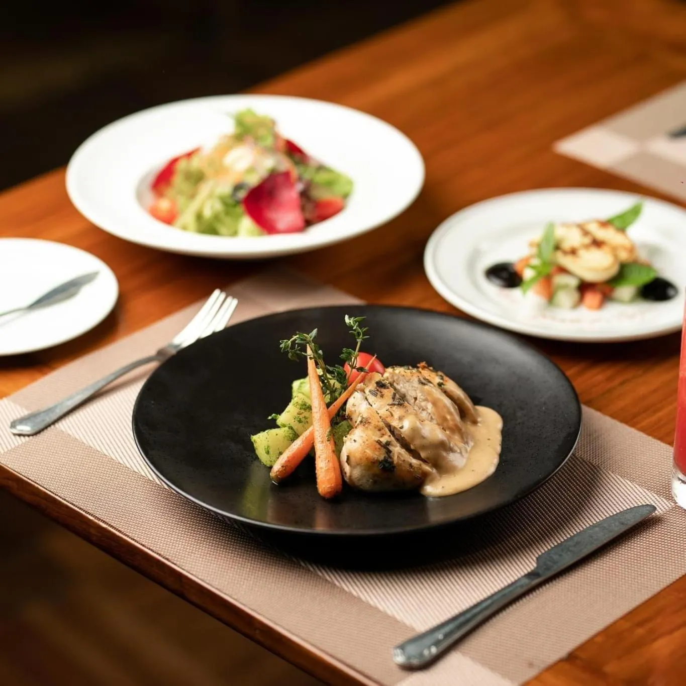 Restaurant/places to eat in Inya Lake Hotel Yangon