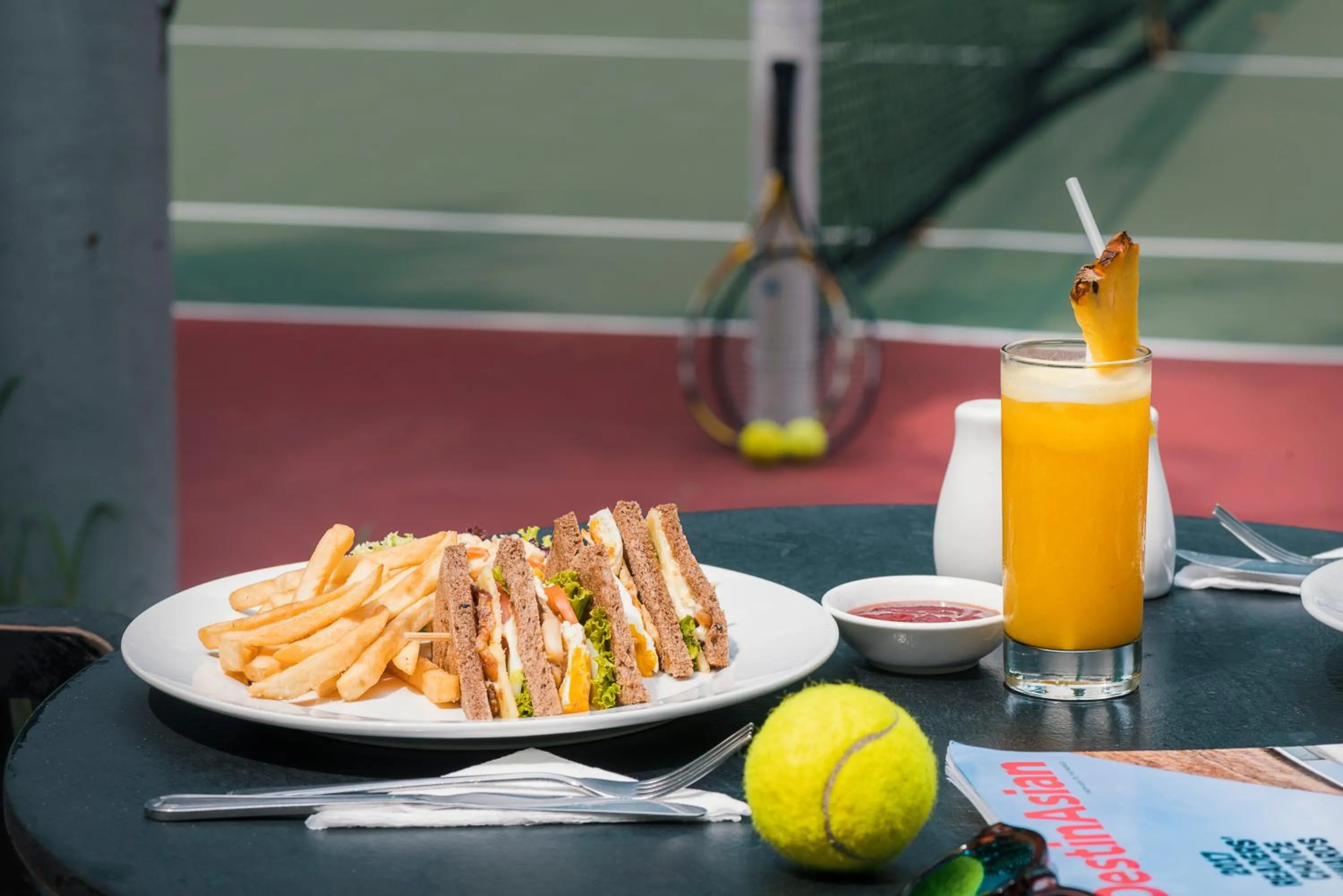 Food and drinks in Inya Lake Hotel Yangon