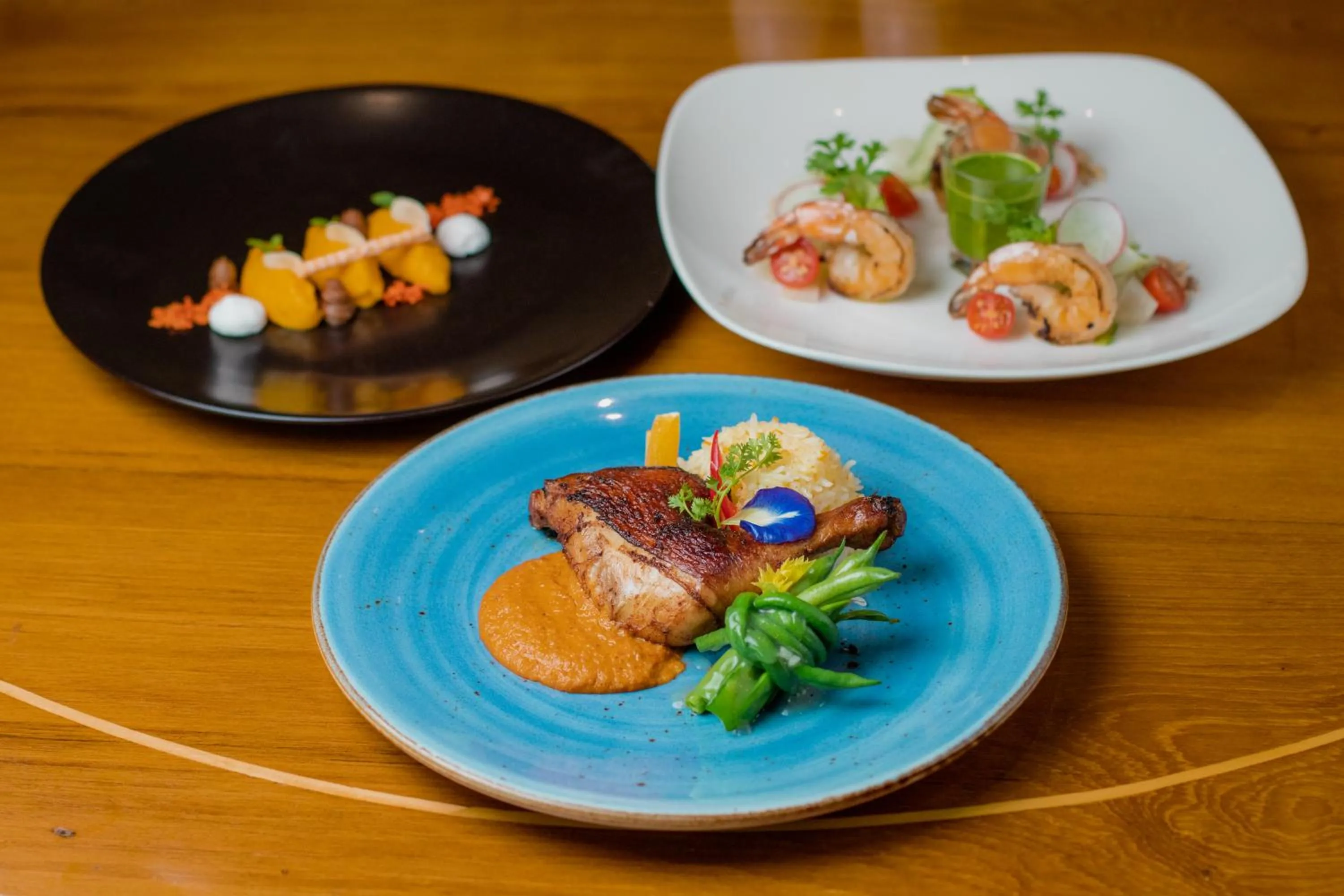 Restaurant/places to eat in Inya Lake Hotel Yangon