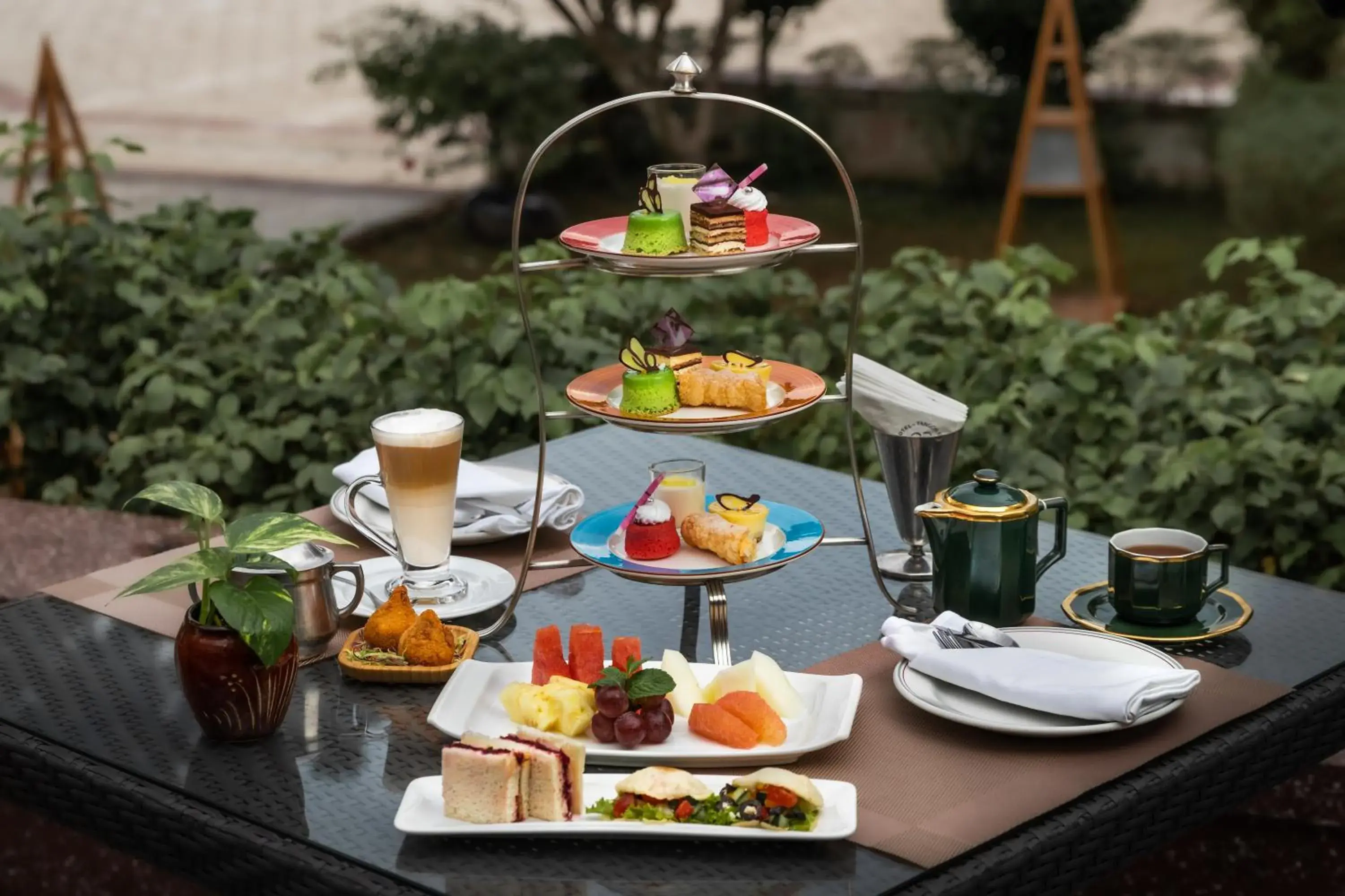 Restaurant/places to eat in Inya Lake Hotel Yangon Restaurant/places to eat in Inya Lake Hotel Yangon