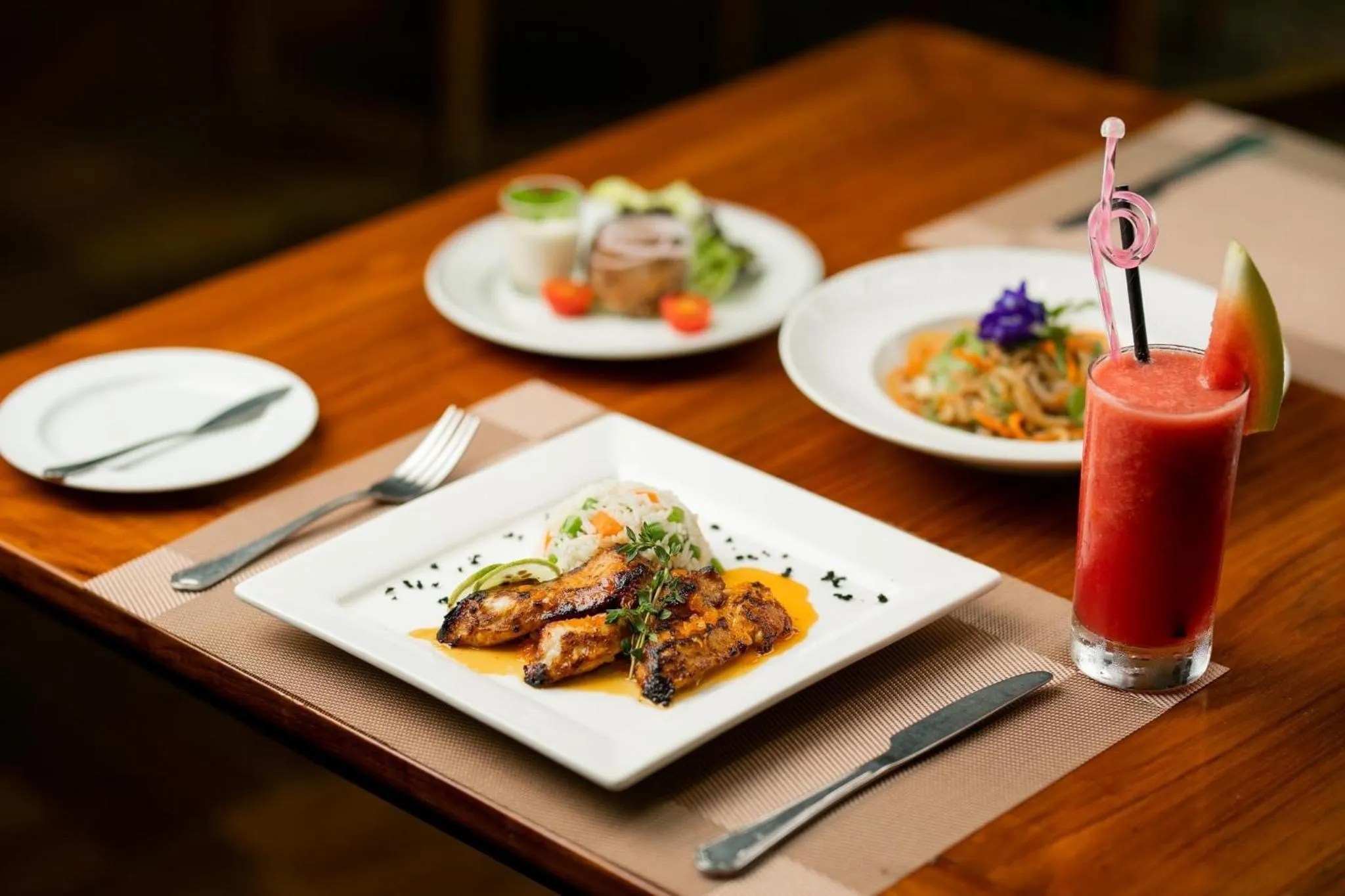 Restaurant/places to eat in Inya Lake Hotel Yangon