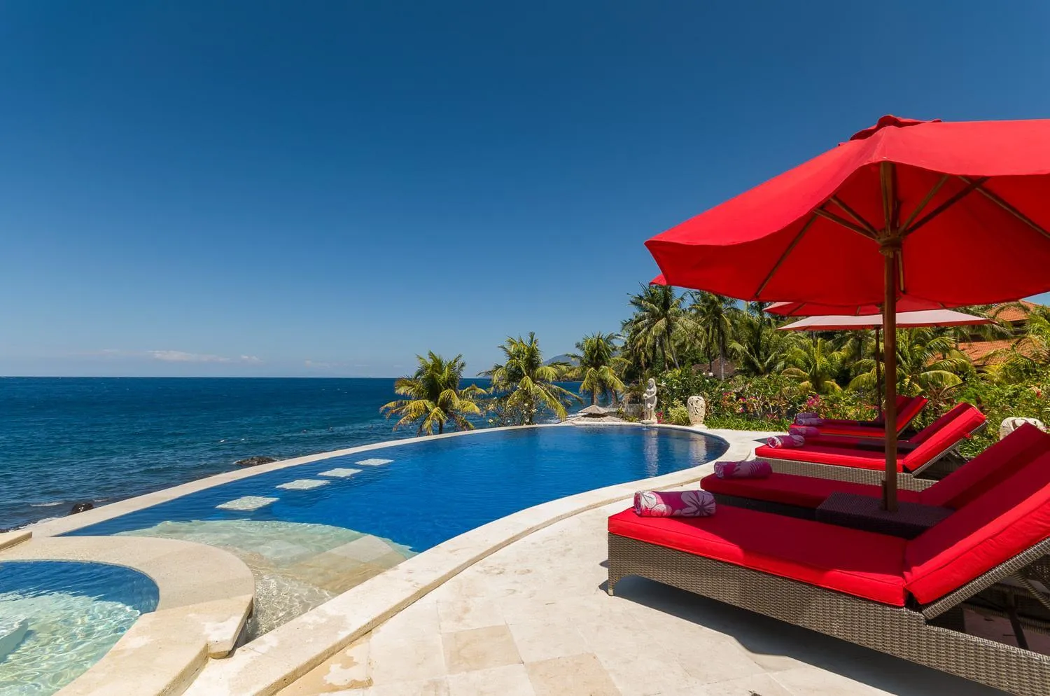 Swimming pool in Toyabali-Resort, Boutique Beach Villas