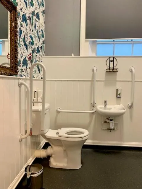 Shower in The Great Western Hotel