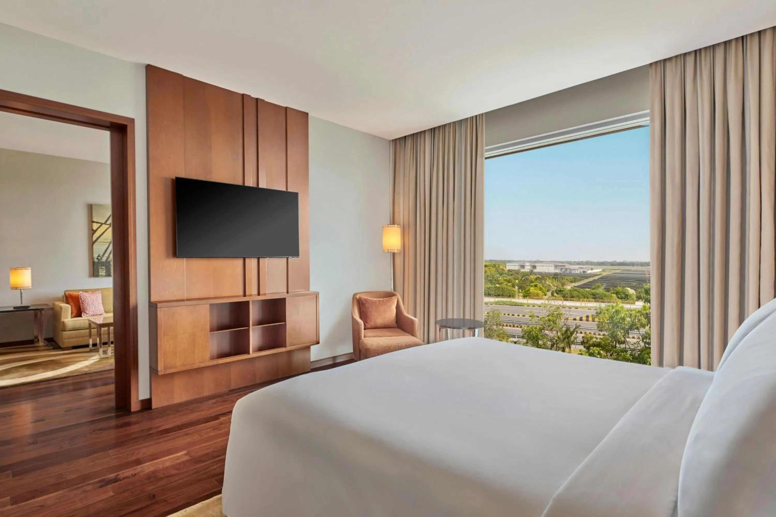 Photo of the whole room, Bed in Courtyard by Marriott Kochi Airport