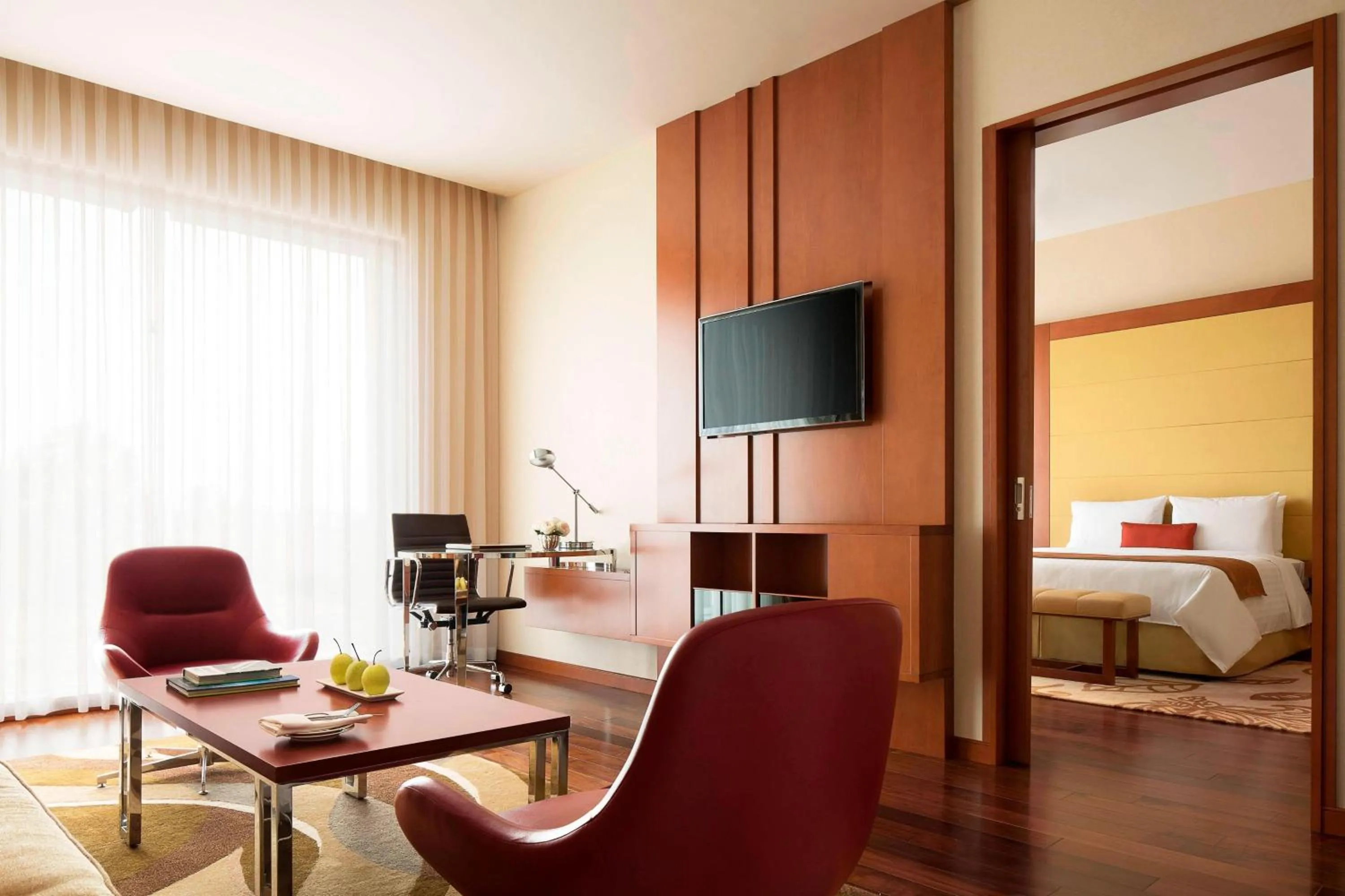 Photo of the whole room, Bed in Courtyard by Marriott Kochi Airport