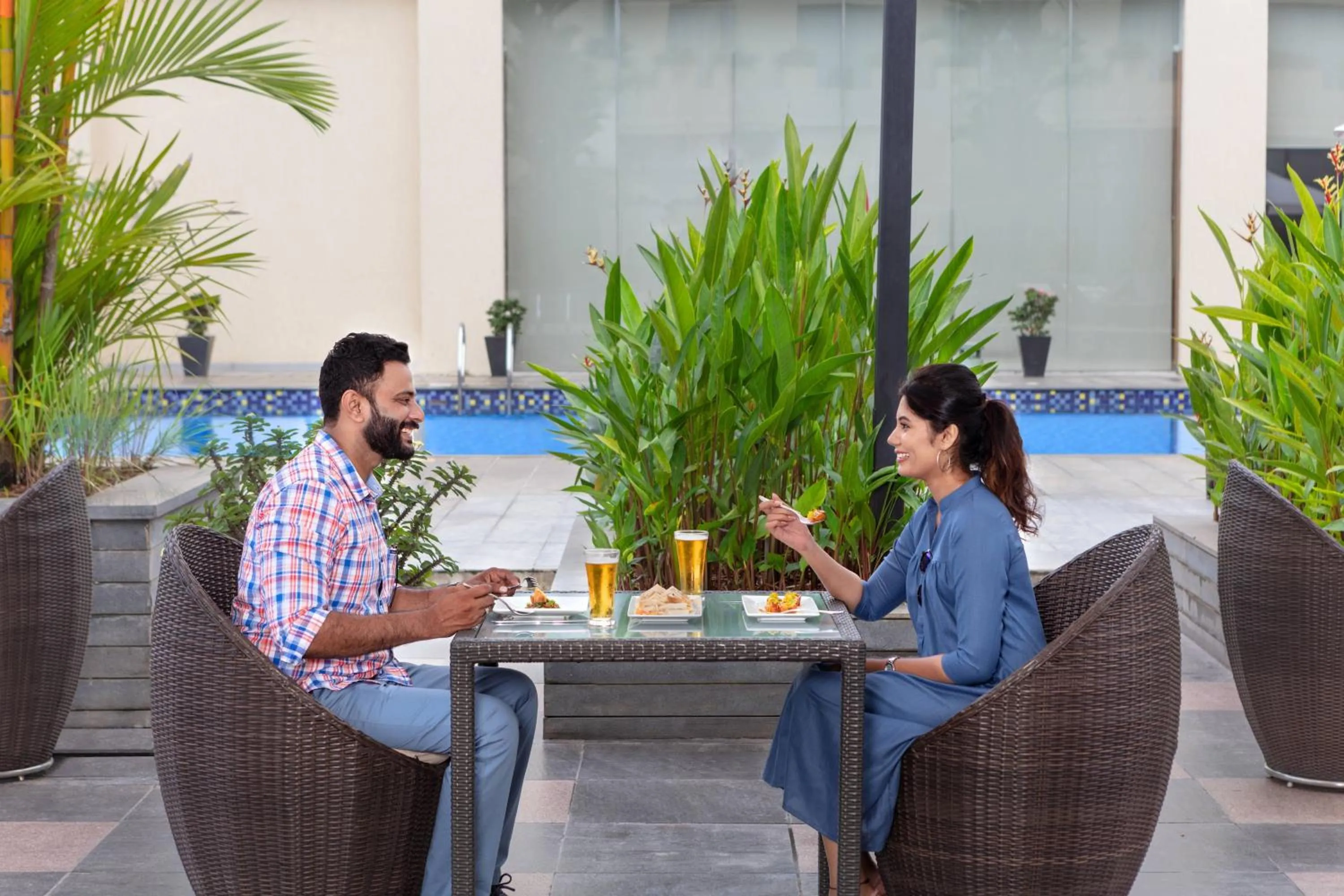 Swimming pool in Courtyard by Marriott Kochi Airport