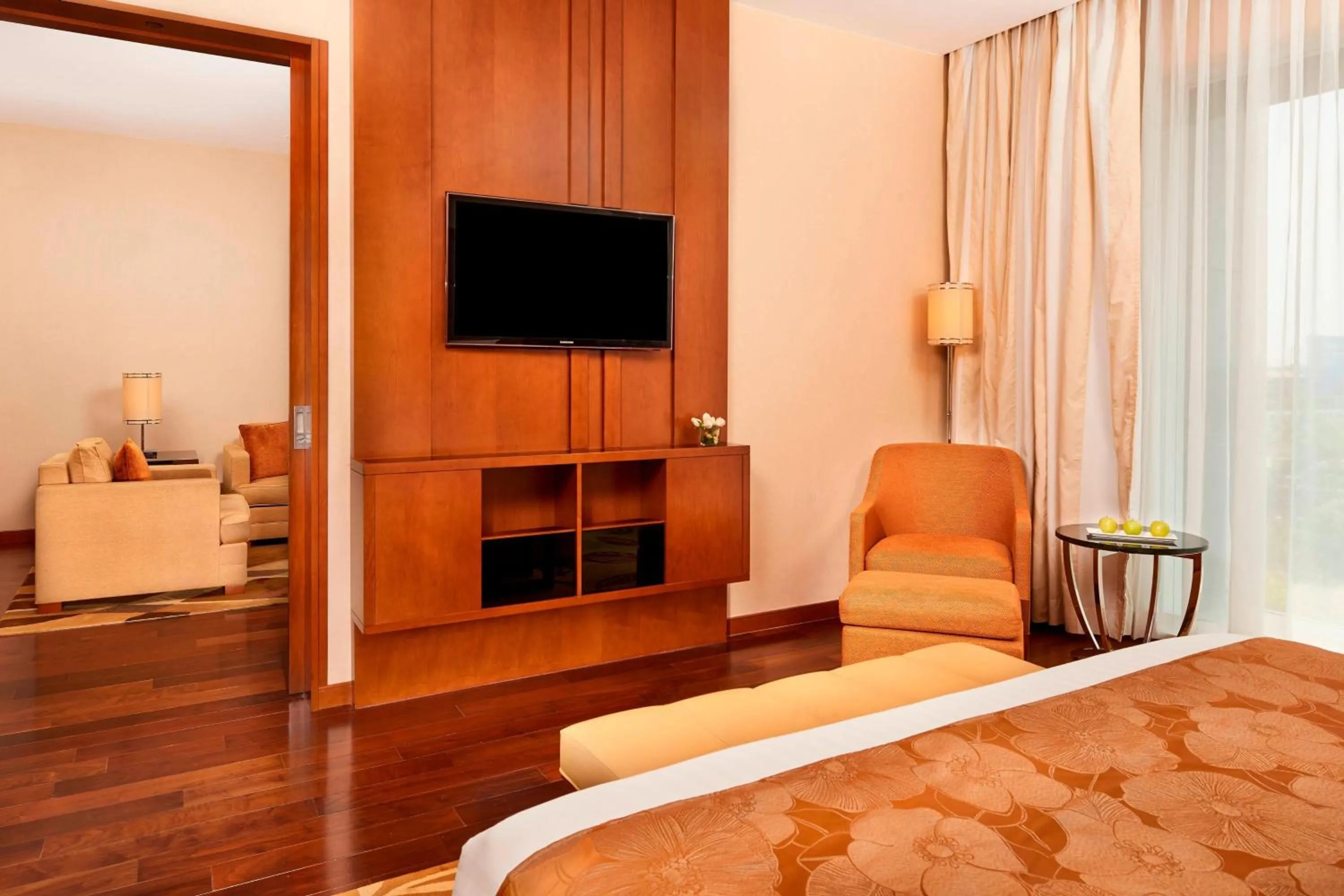 Photo of the whole room, Bed in Courtyard by Marriott Kochi Airport