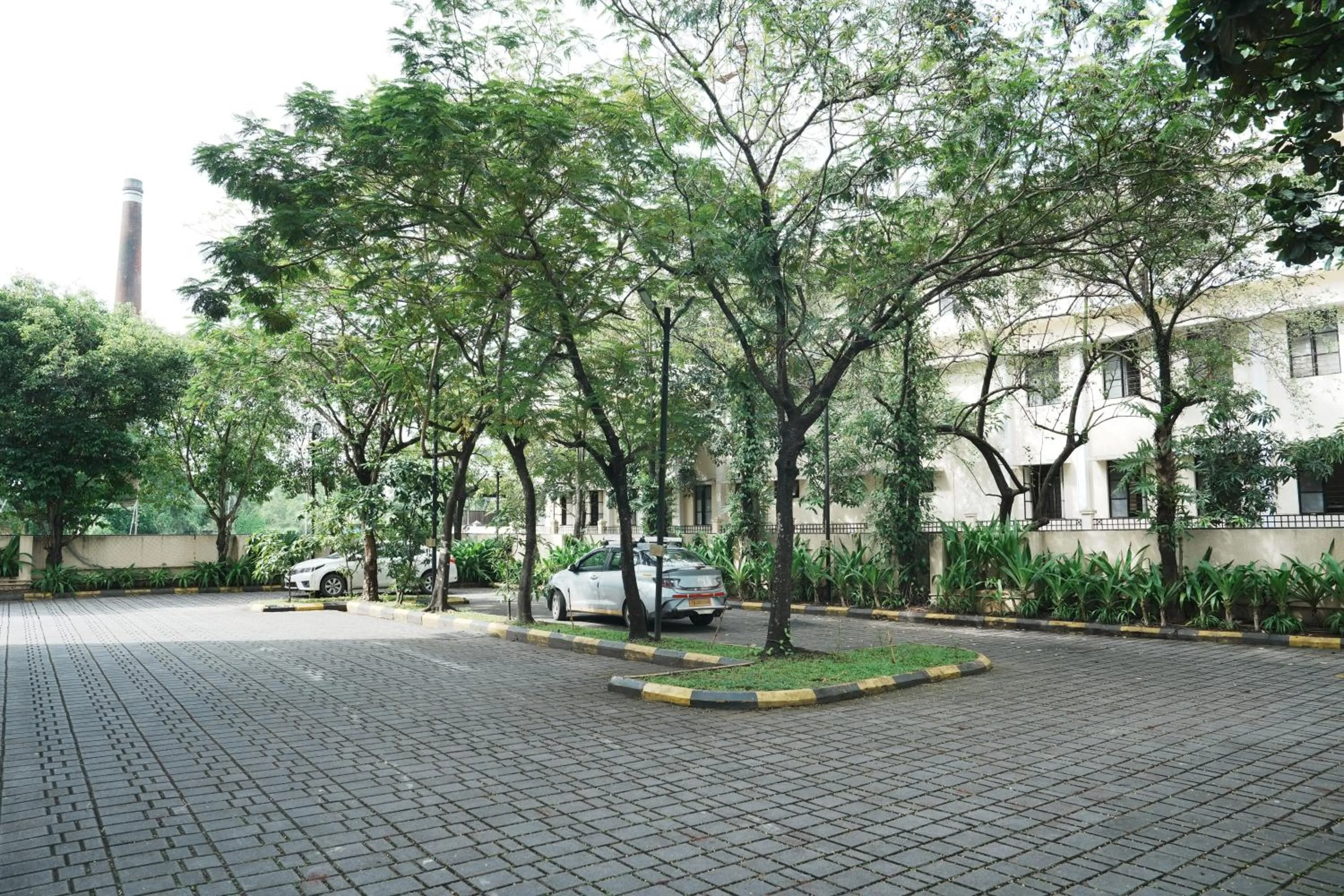 Parking in Courtyard by Marriott Kochi Airport