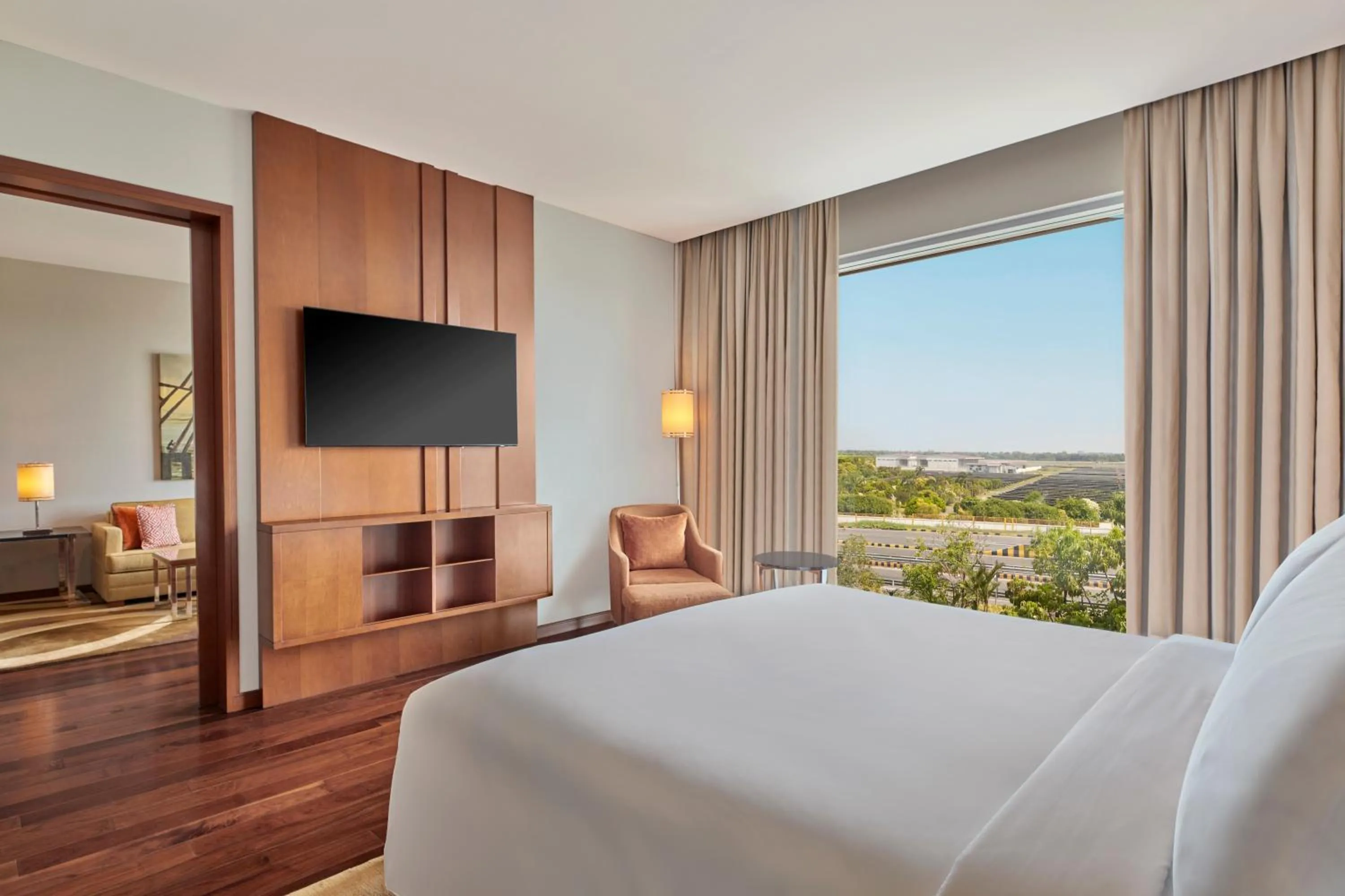 Bedroom, Bed in Courtyard by Marriott Kochi Airport