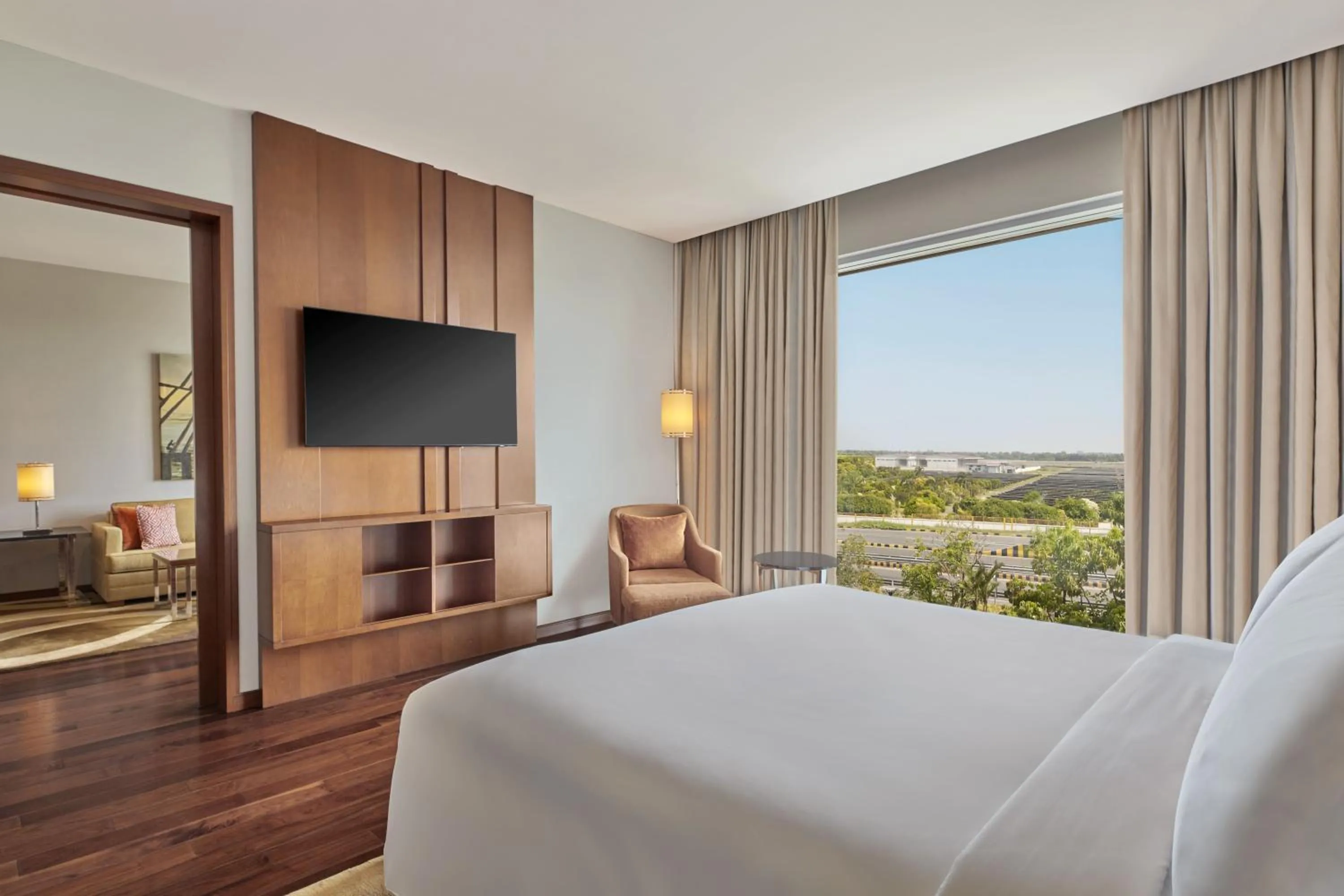 Bedroom, Bed in Courtyard by Marriott Kochi Airport