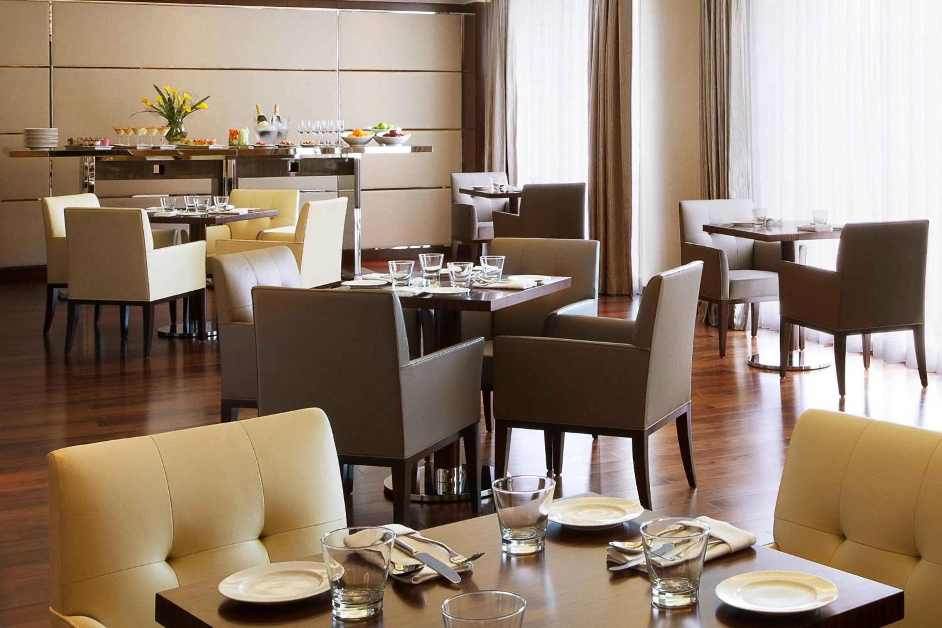 Lounge or bar in Courtyard by Marriott Kochi Airport