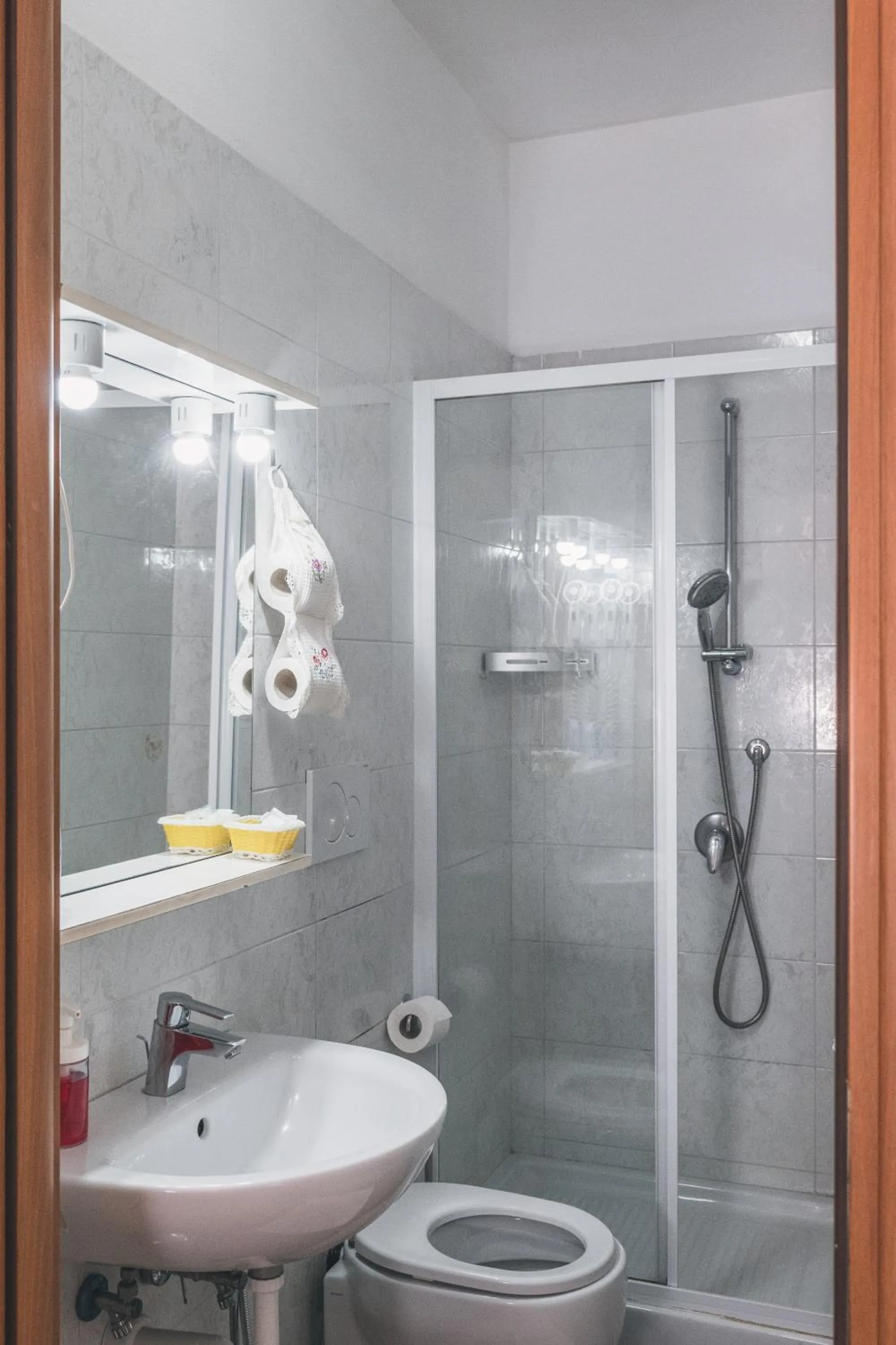 Bulldog Station Apartments with private WC, AC, TV