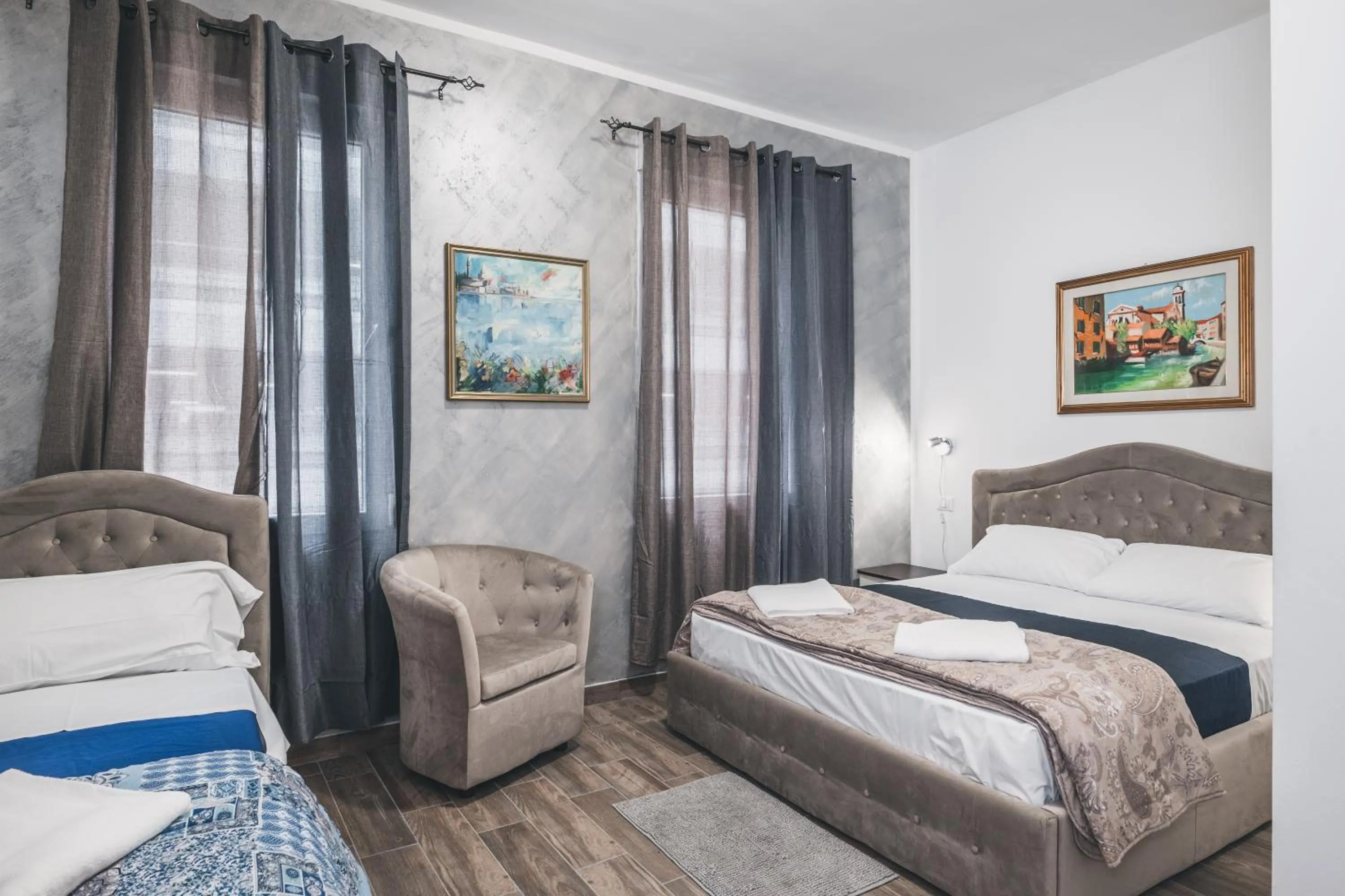 Bulldog Station Apartments with private WC, AC, TV