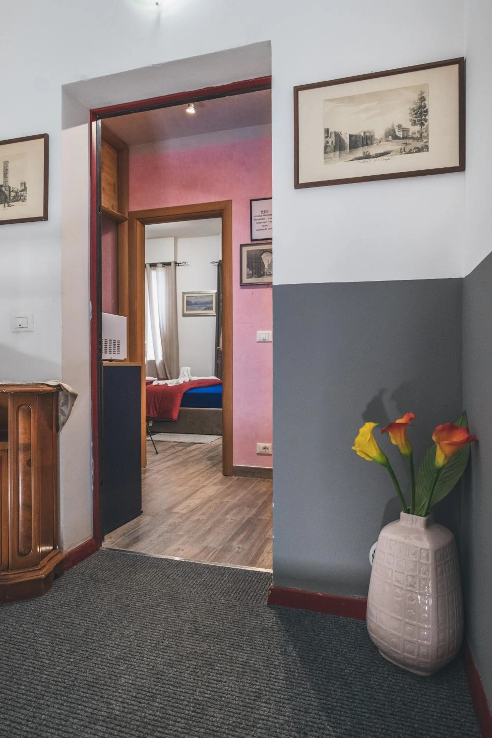 Bulldog Station Apartments with private WC, AC, TV