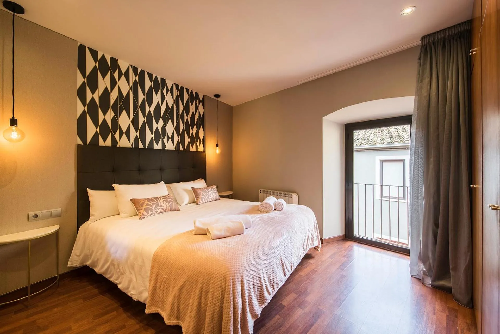 Bedroom, Bed in UP ROOMS BANYOLES
