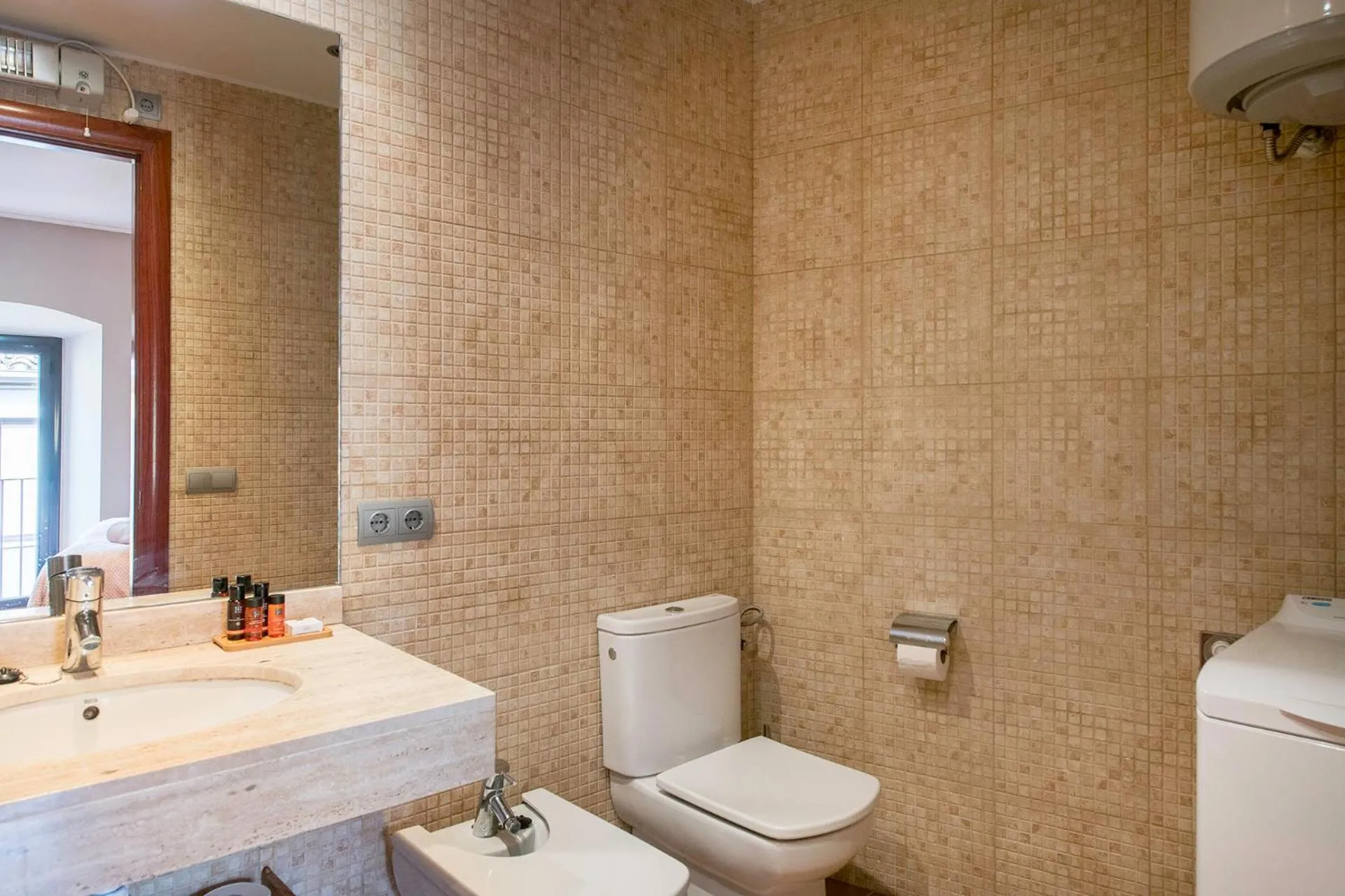 Bathroom in UP ROOMS BANYOLES