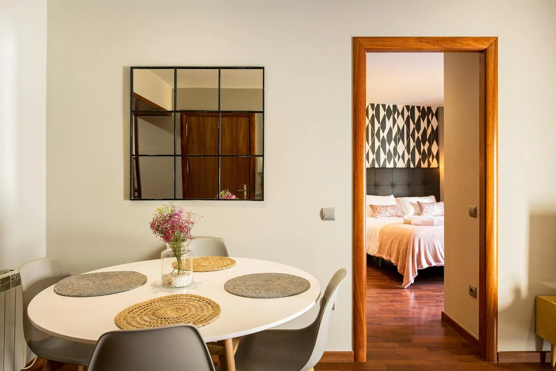 Living room, Bed in UP ROOMS BANYOLES